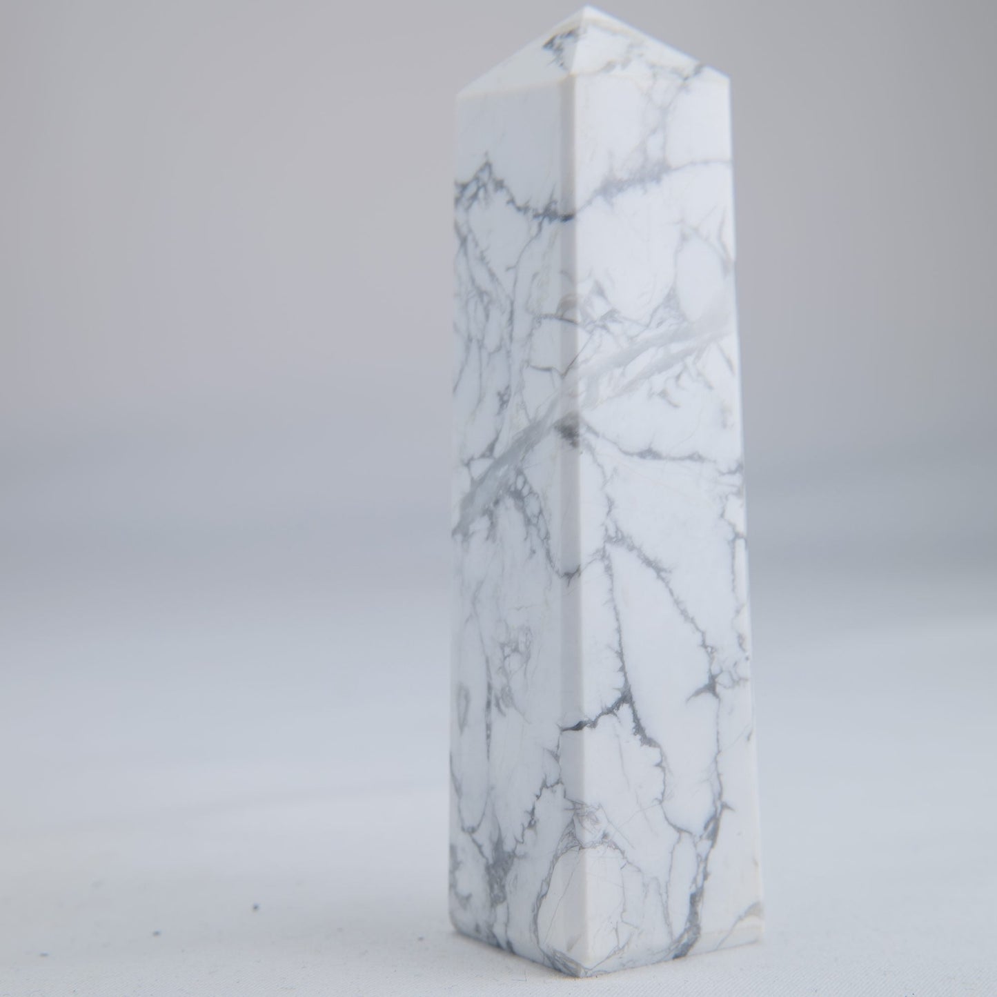 Howlite Crystal Tower 161g - Luna Panther