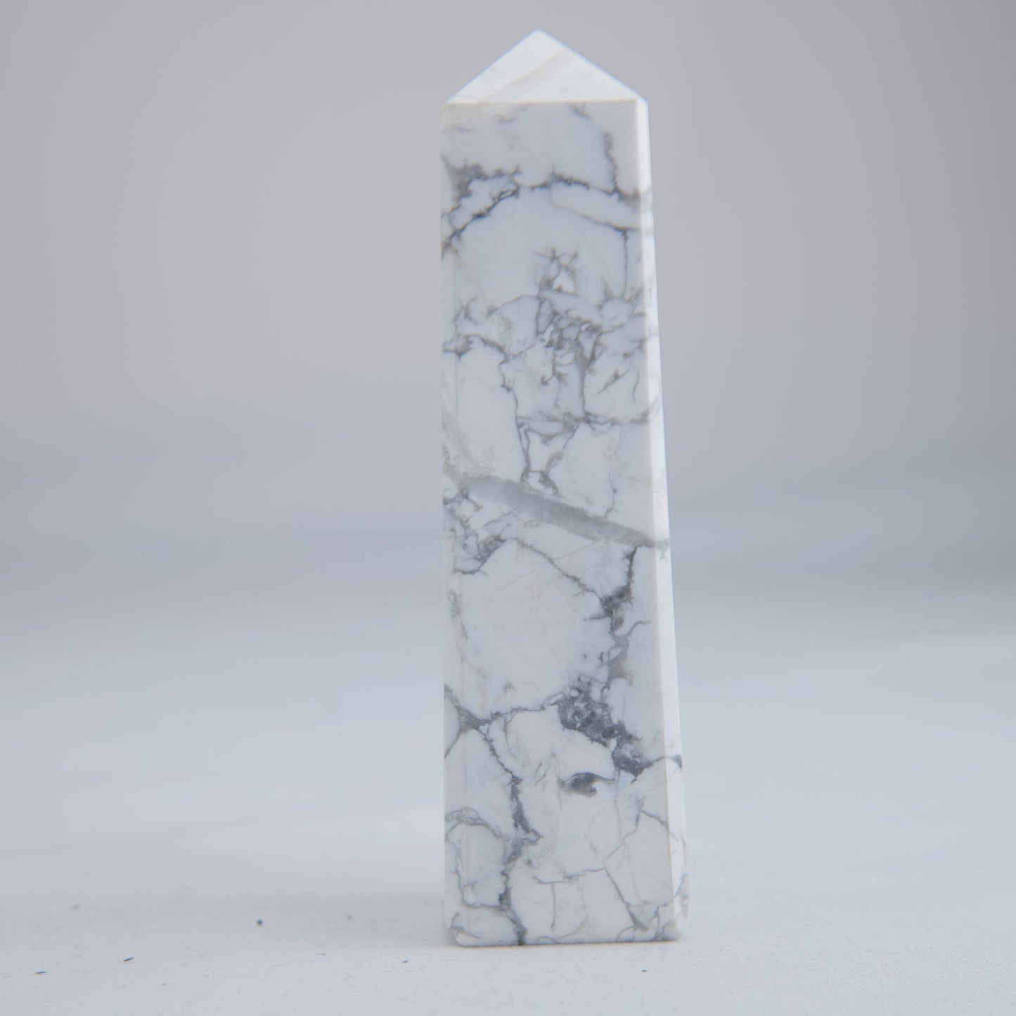 Howlite Crystal Tower 161g - Luna Panther