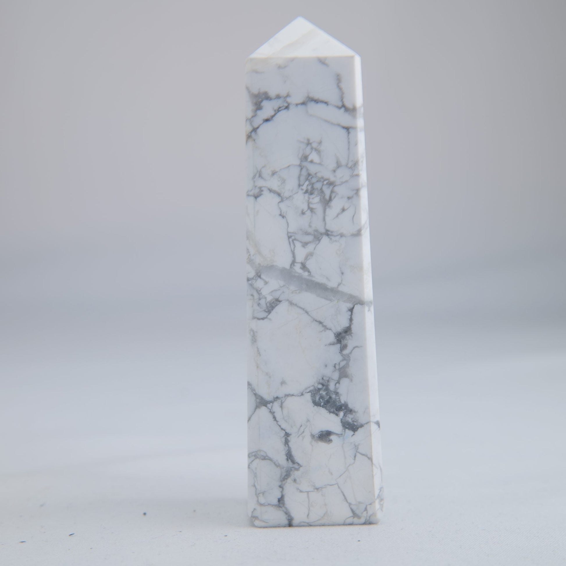 Howlite Crystal Tower 161g - Luna Panther