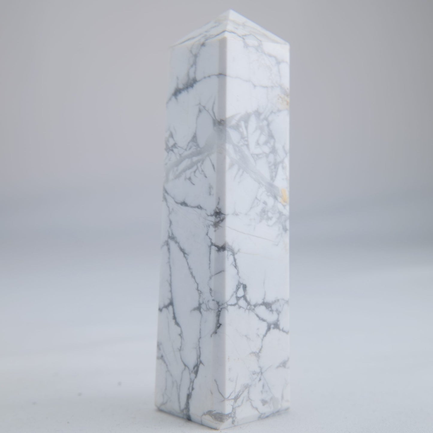 Howlite Crystal Tower 161g - Luna Panther