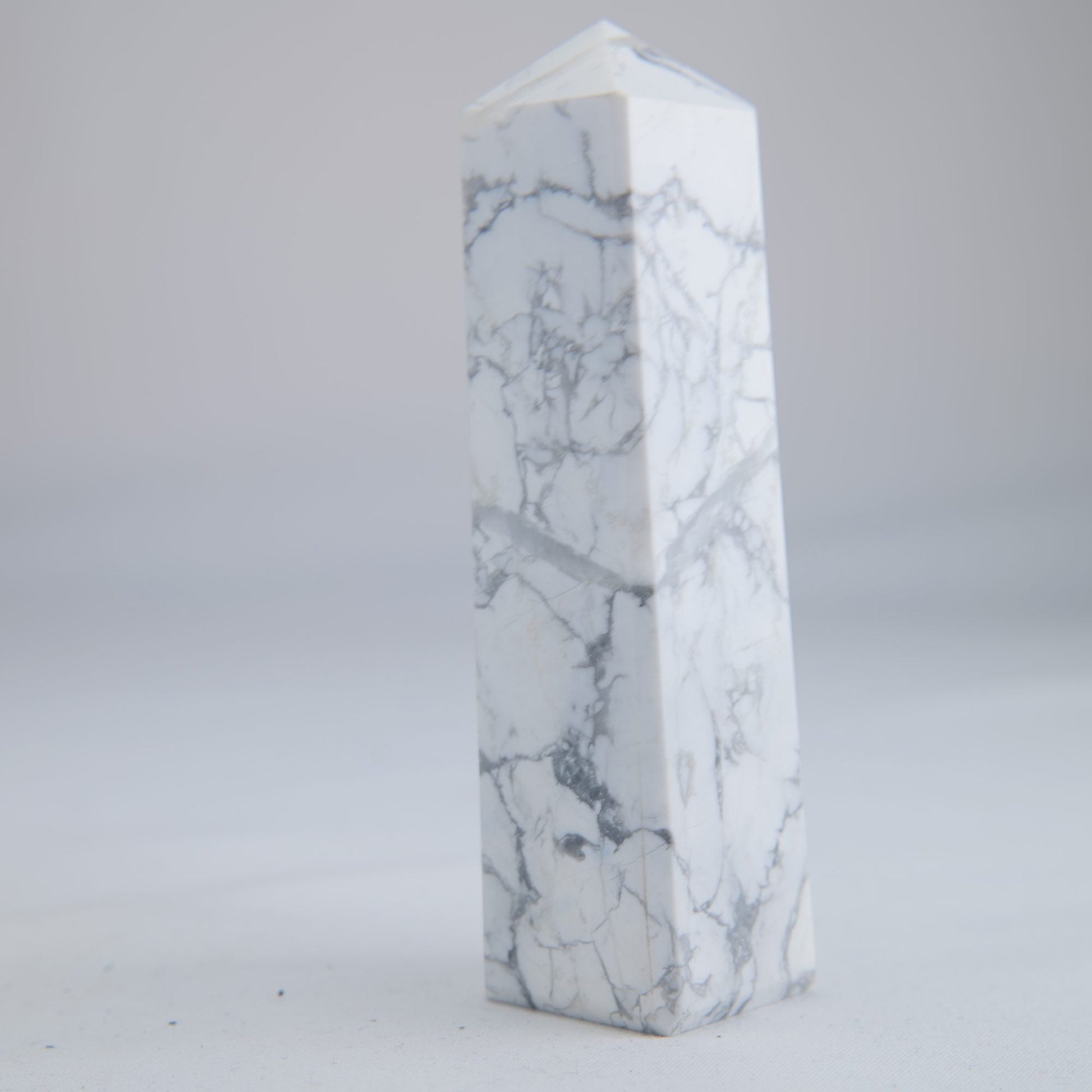 Howlite Crystal Tower 161g - Luna Panther