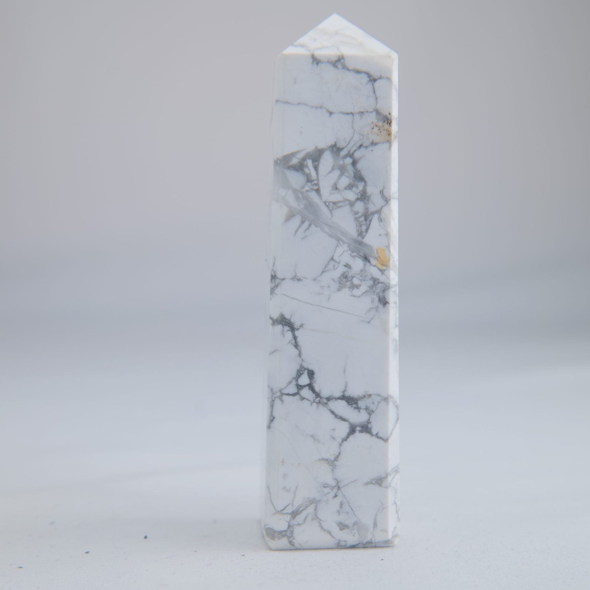 Howlite Crystal Tower 161g - Luna Panther