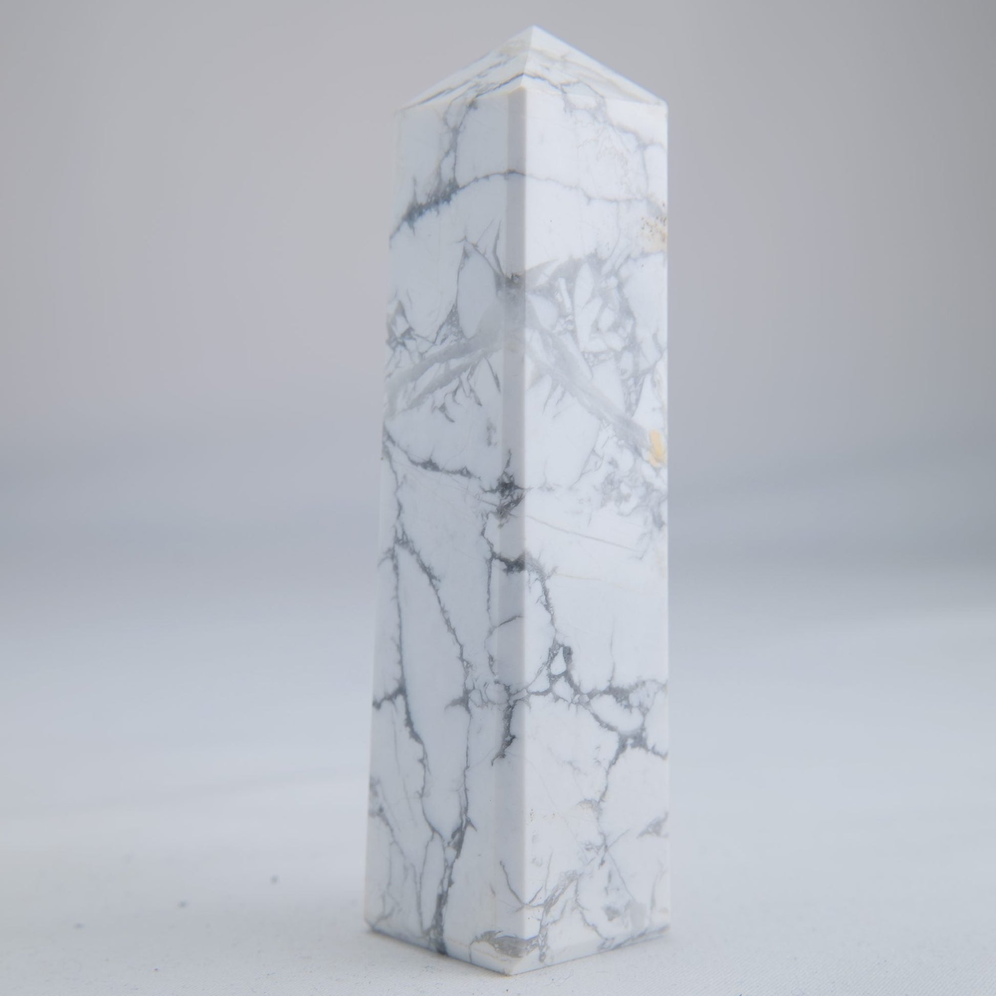 Howlite Crystal Tower 161g - Luna Panther