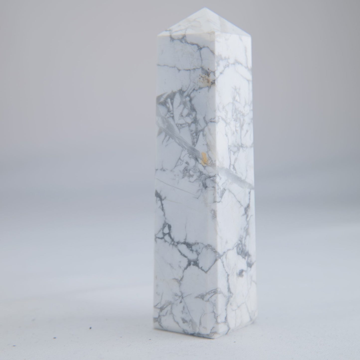 Howlite Crystal Tower 161g - Luna Panther