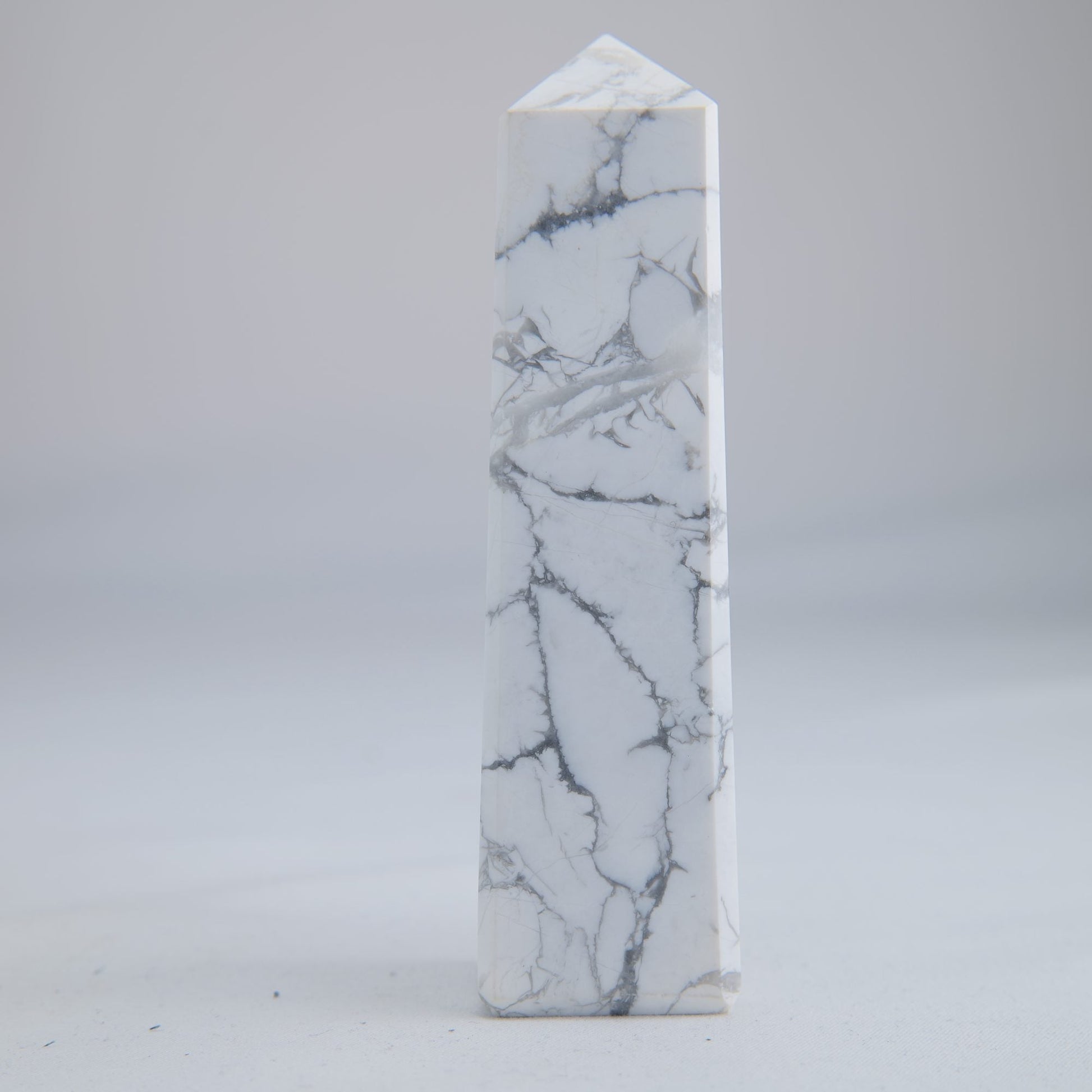 Howlite Crystal Tower 161g - Luna Panther