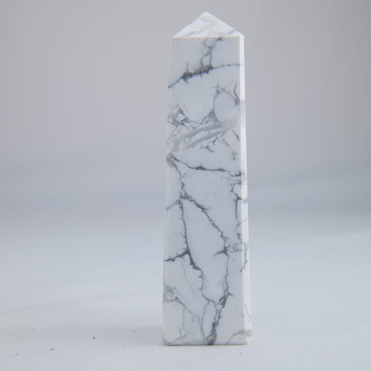 Howlite Crystal Tower 161g - Luna Panther