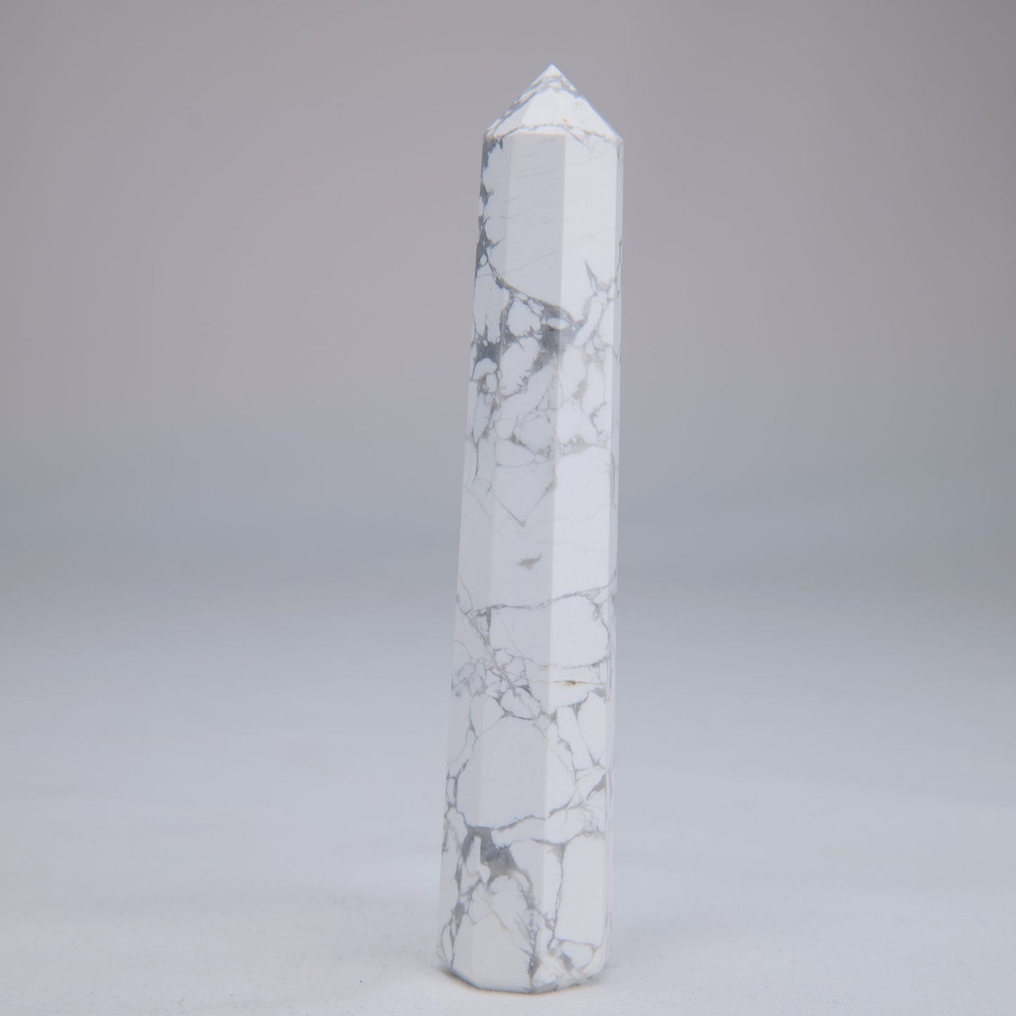 Howlite Point 107mm 75g - Luna Panther