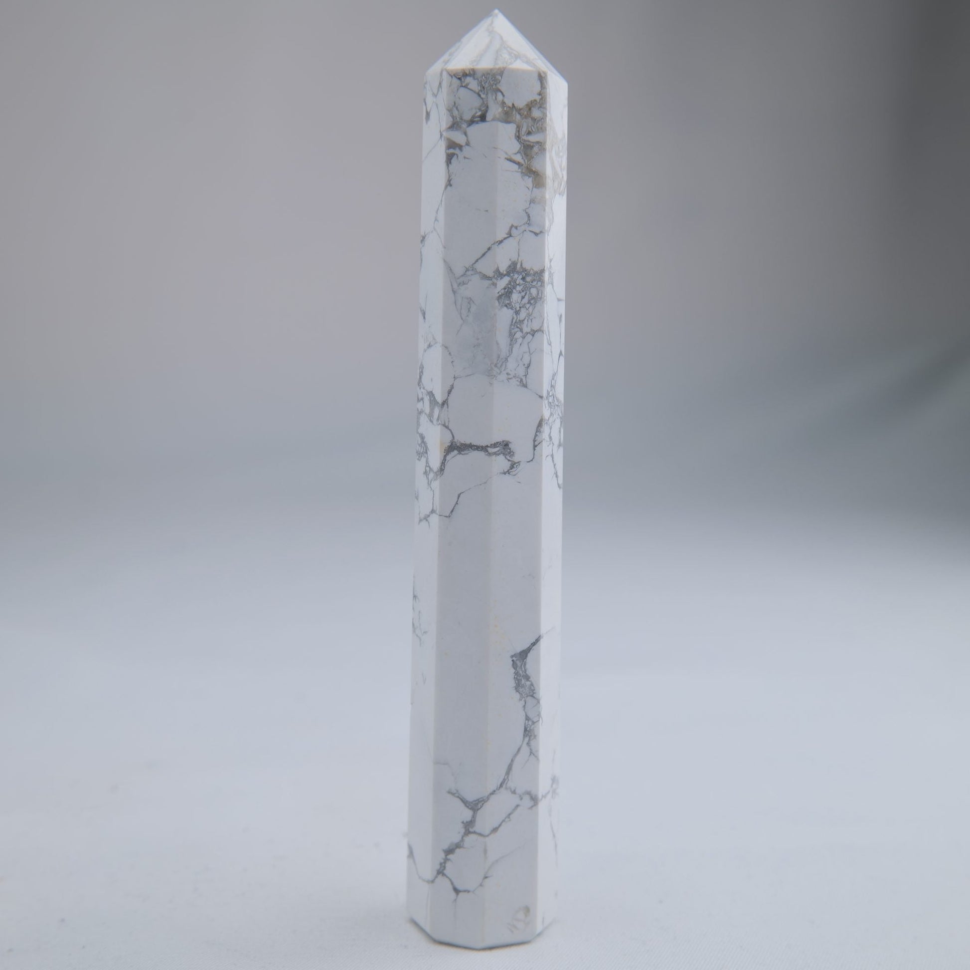 Howlite Point 120mm 93g - Luna Panther