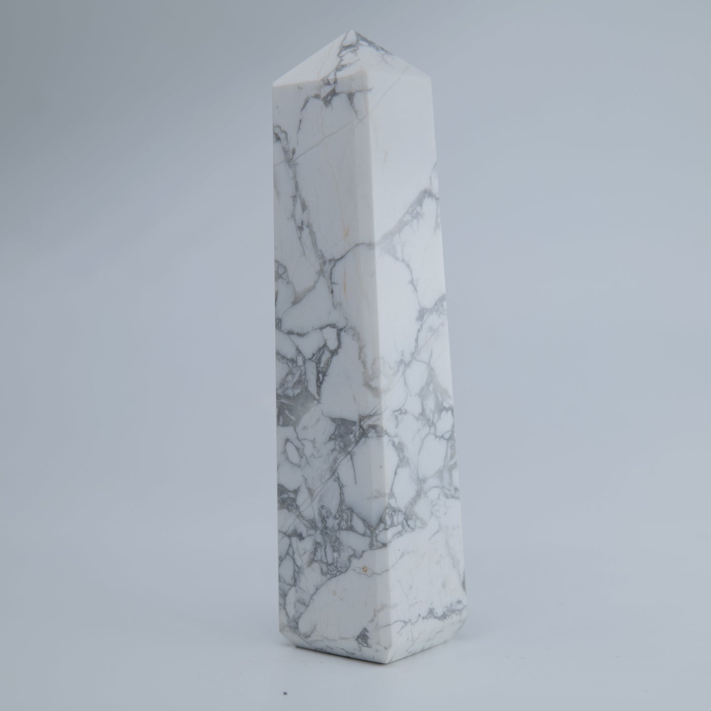 Howlite Tower 130g - Luna Panther
