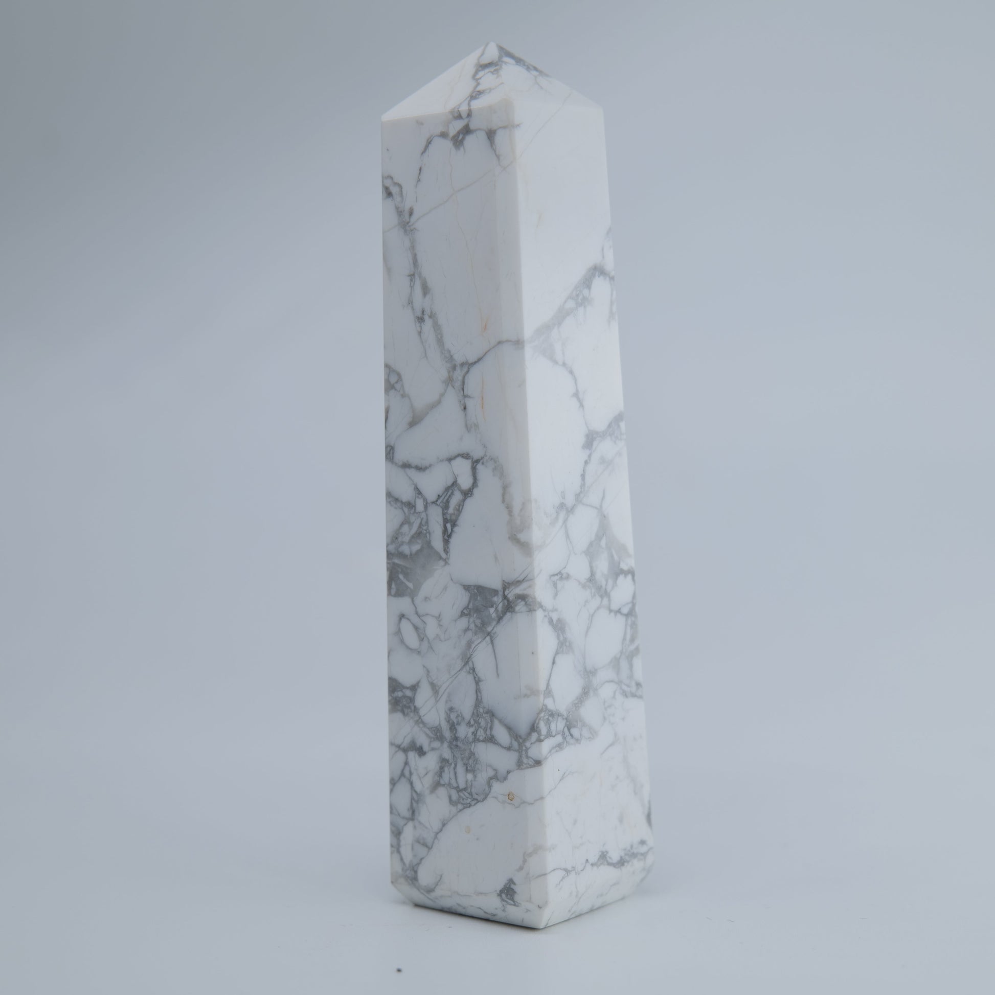 Howlite Tower 130g - Luna Panther