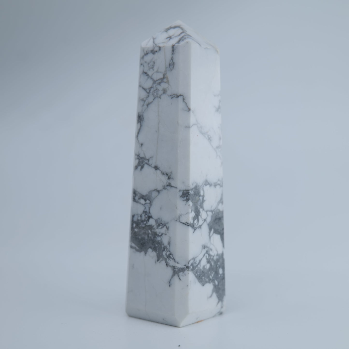 Howlite Tower 137g - Luna Panther