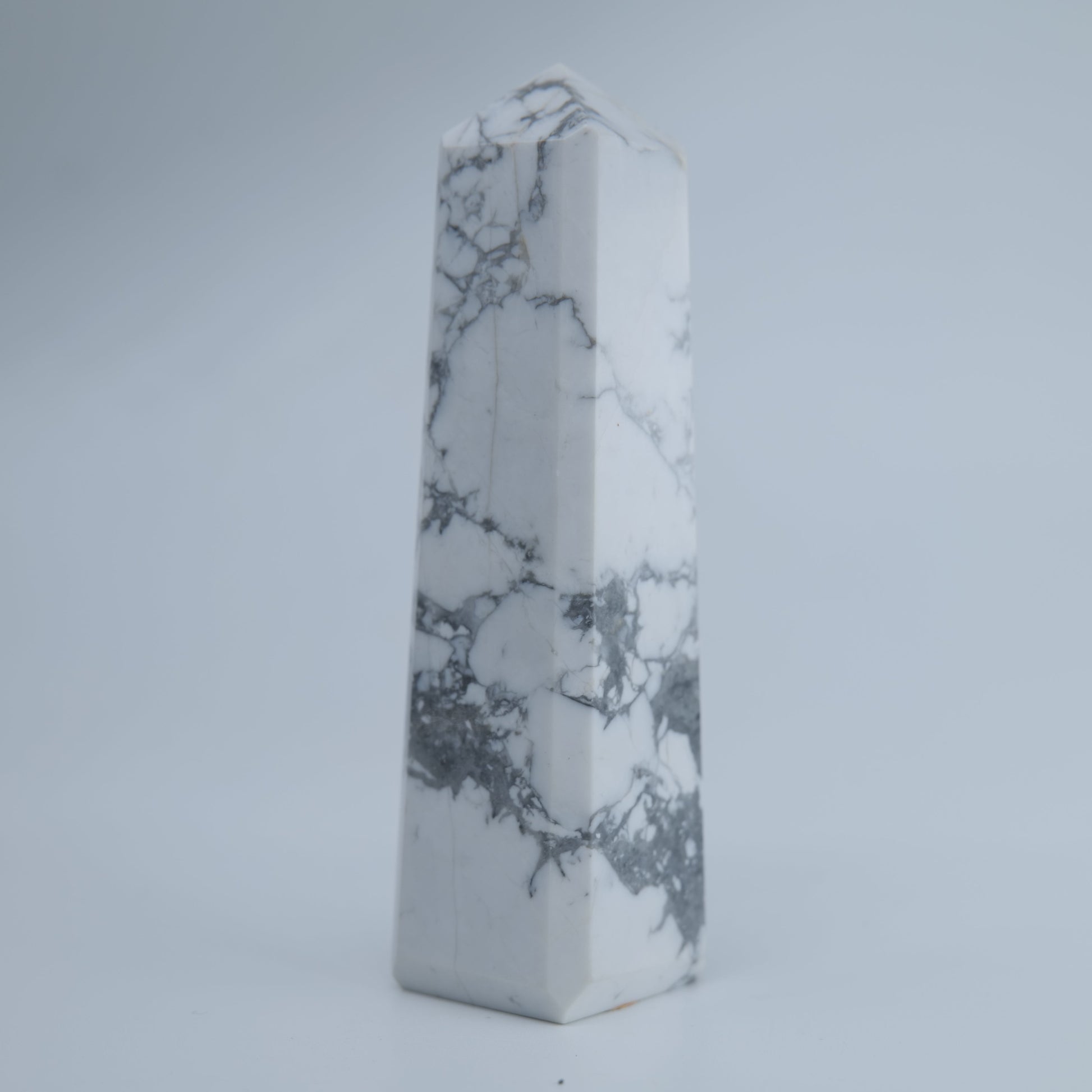 Howlite Tower 137g - Luna Panther