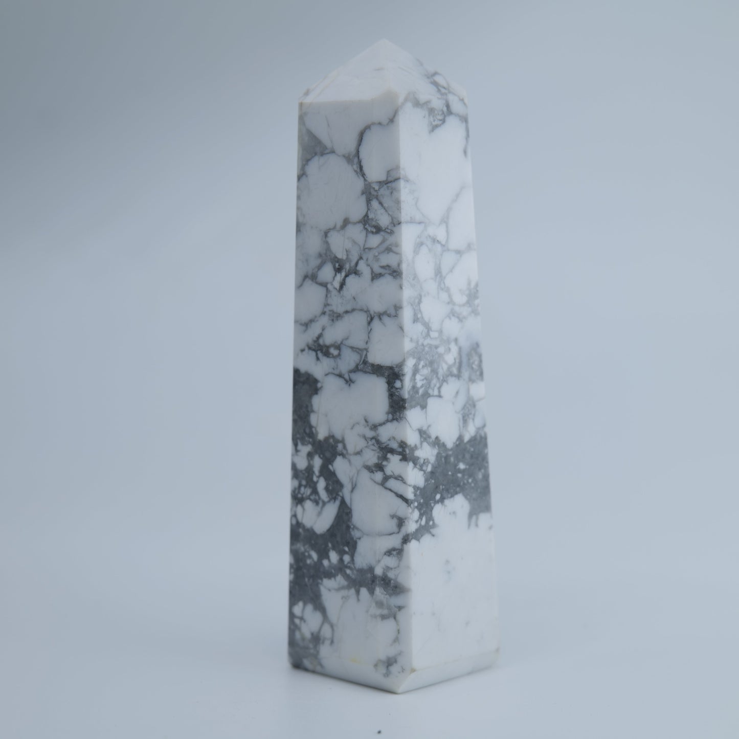 Howlite Tower 137g - Luna Panther
