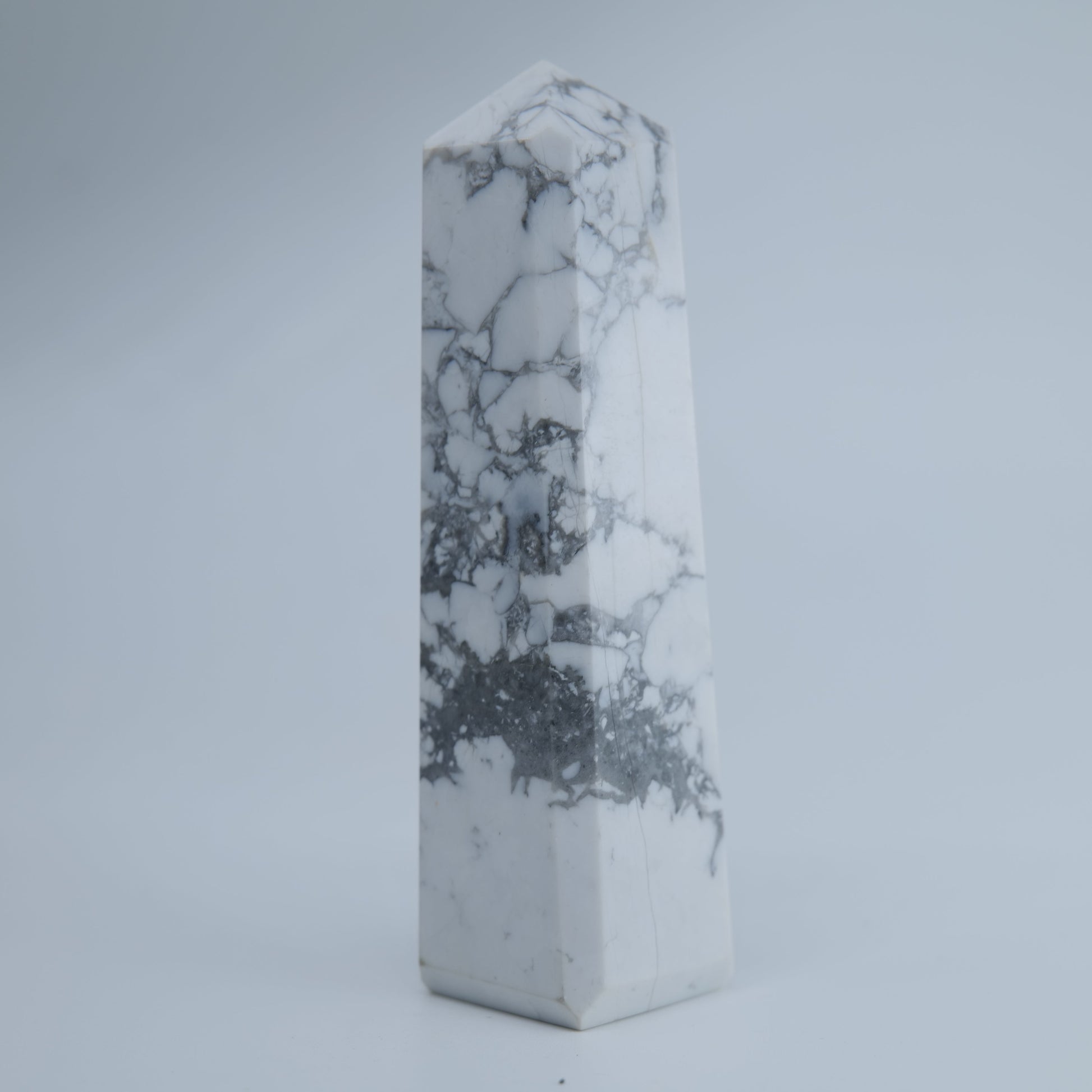 Howlite Tower 137g - Luna Panther