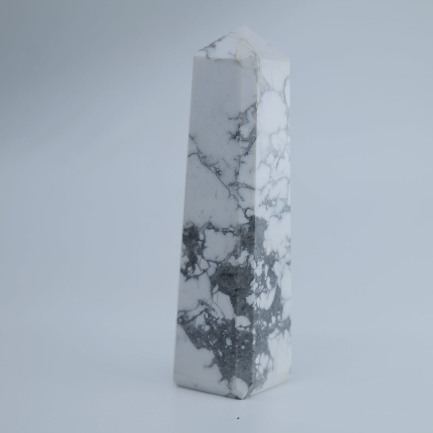 Howlite Tower 137g - Luna Panther