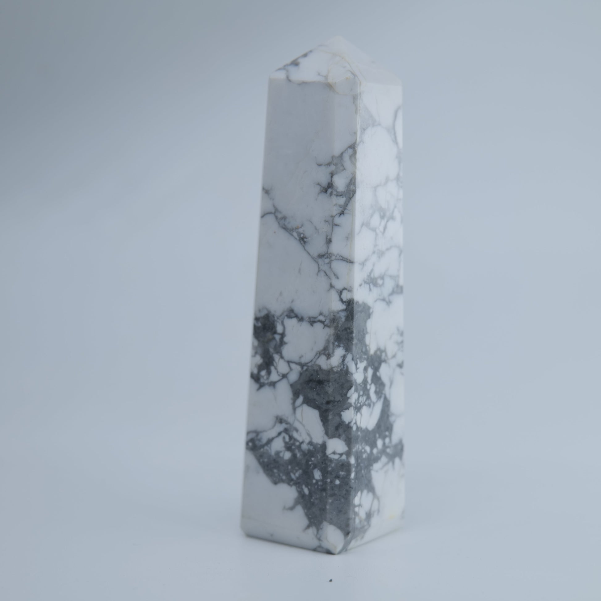 Howlite Tower 137g - Luna Panther
