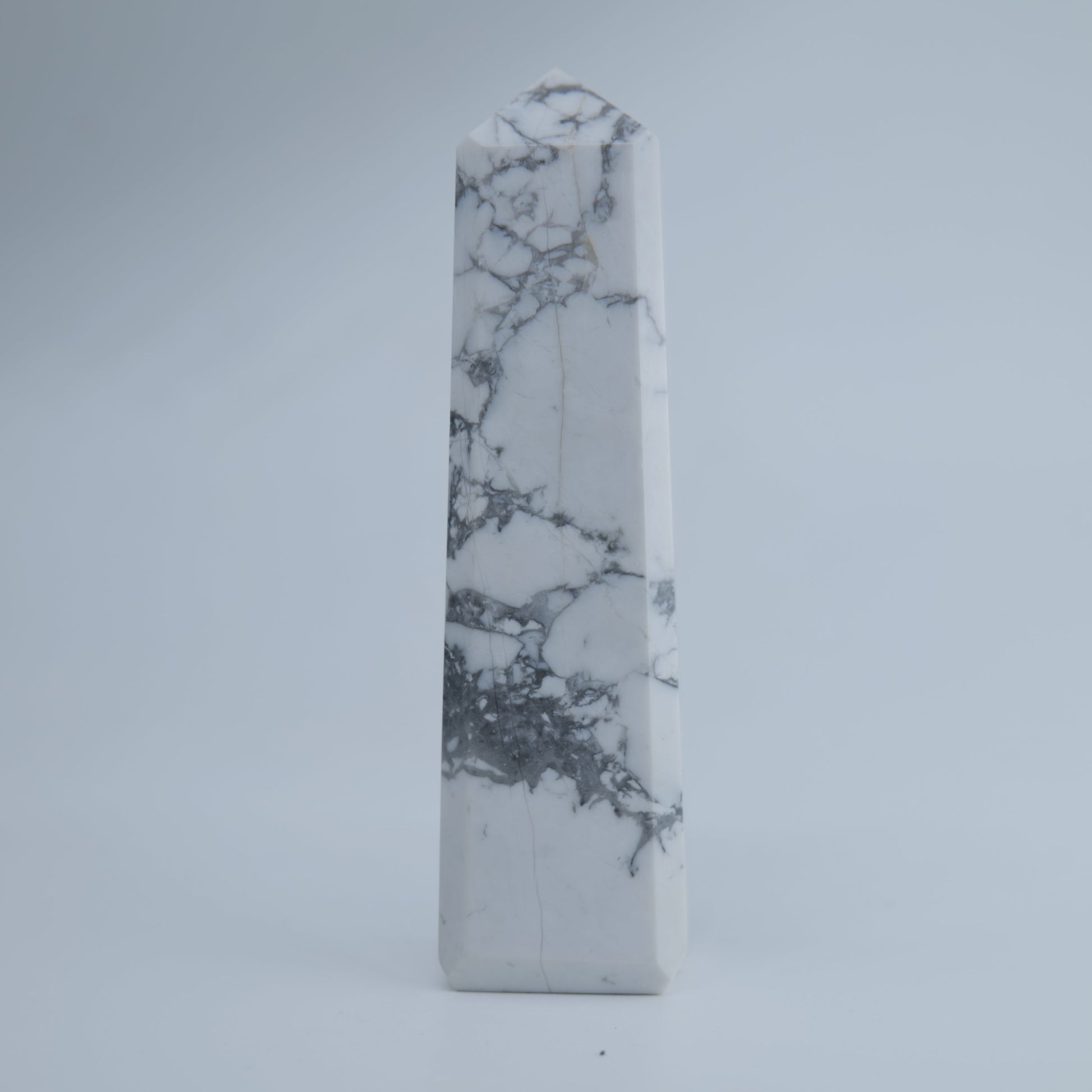 Howlite Tower 137g - Luna Panther