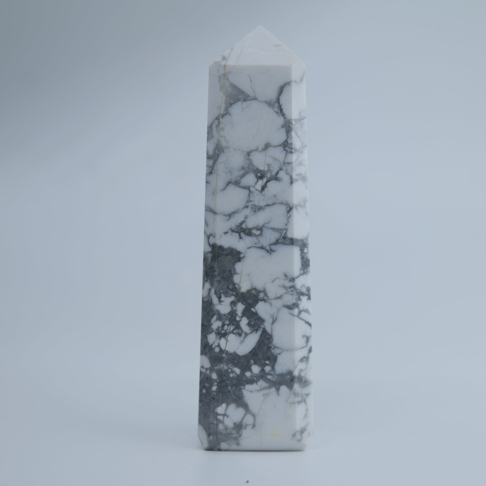 Howlite Tower 137g - Luna Panther