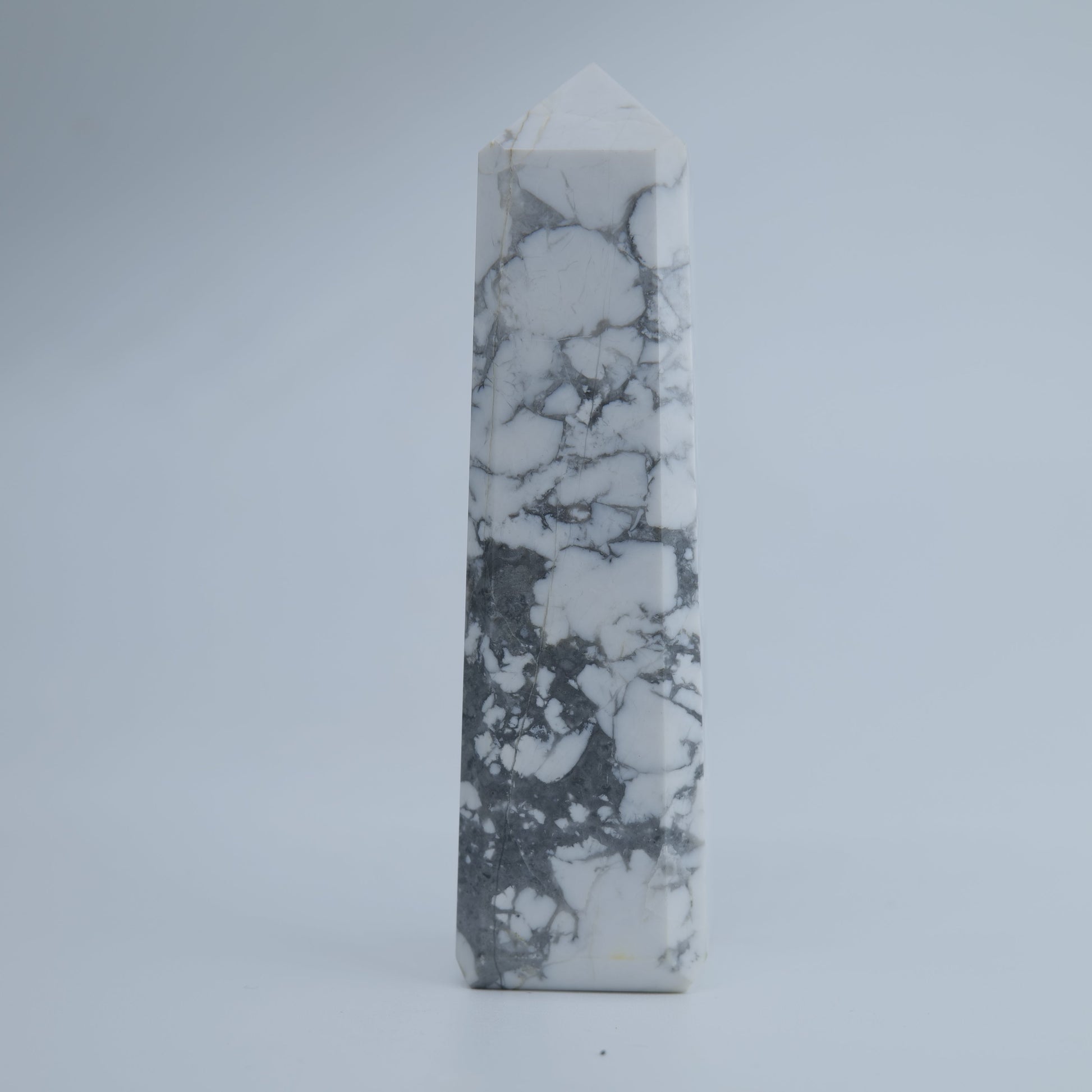 Howlite Tower 137g - Luna Panther