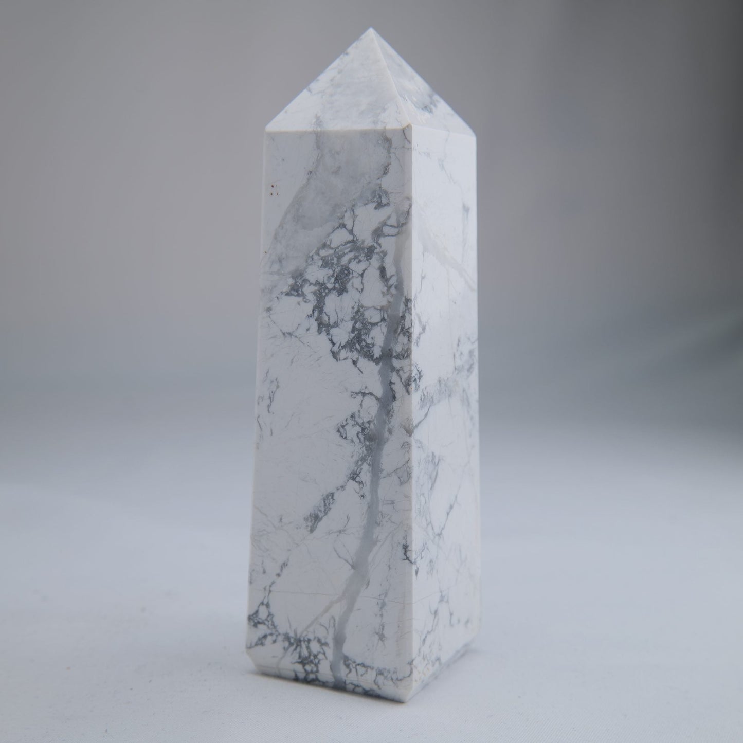 Howlite Tower 453g - Luna Panther