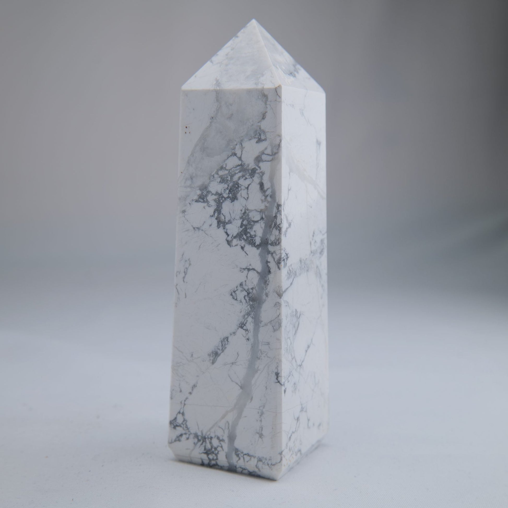 Howlite Tower 453g - Luna Panther