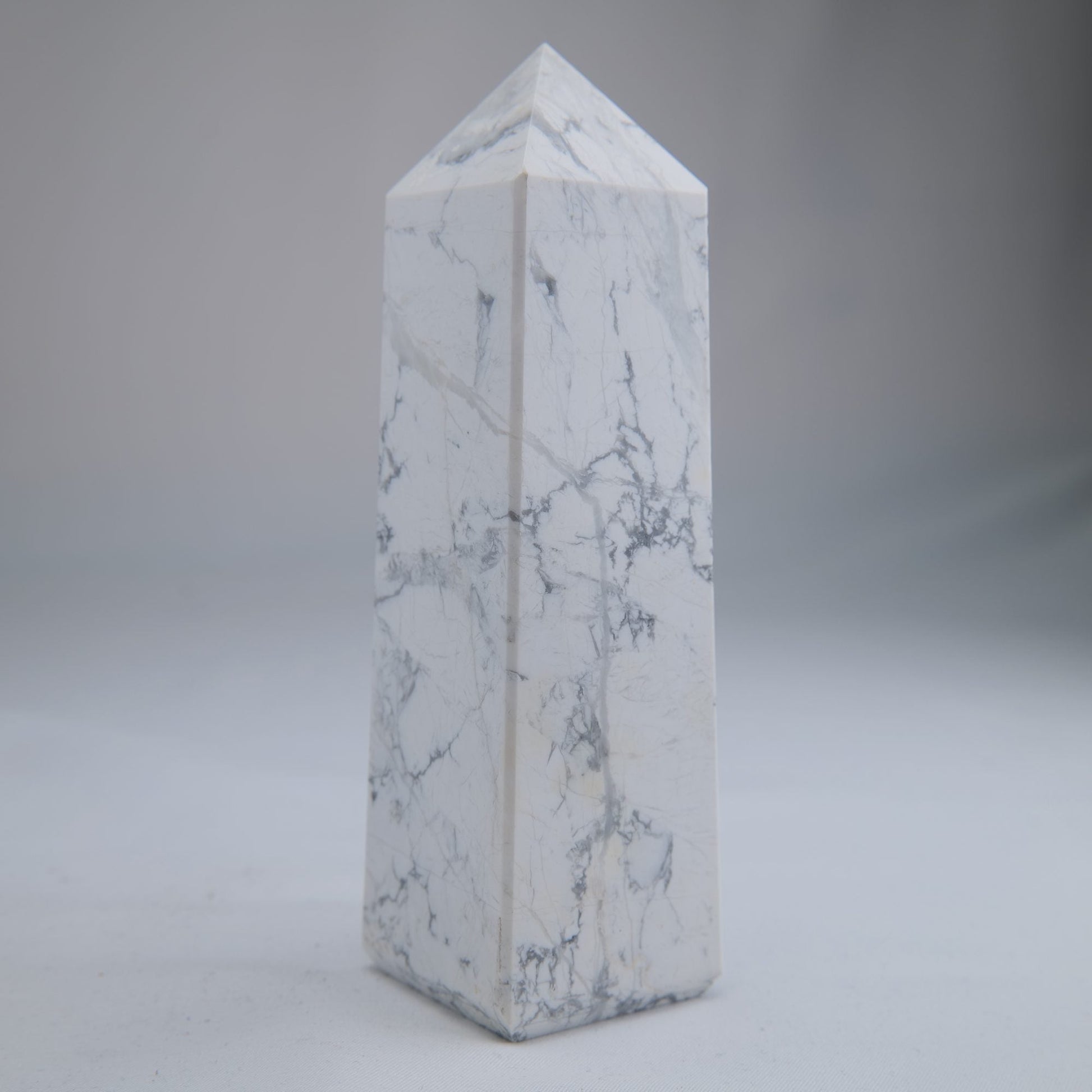 Howlite Tower 453g - Luna Panther