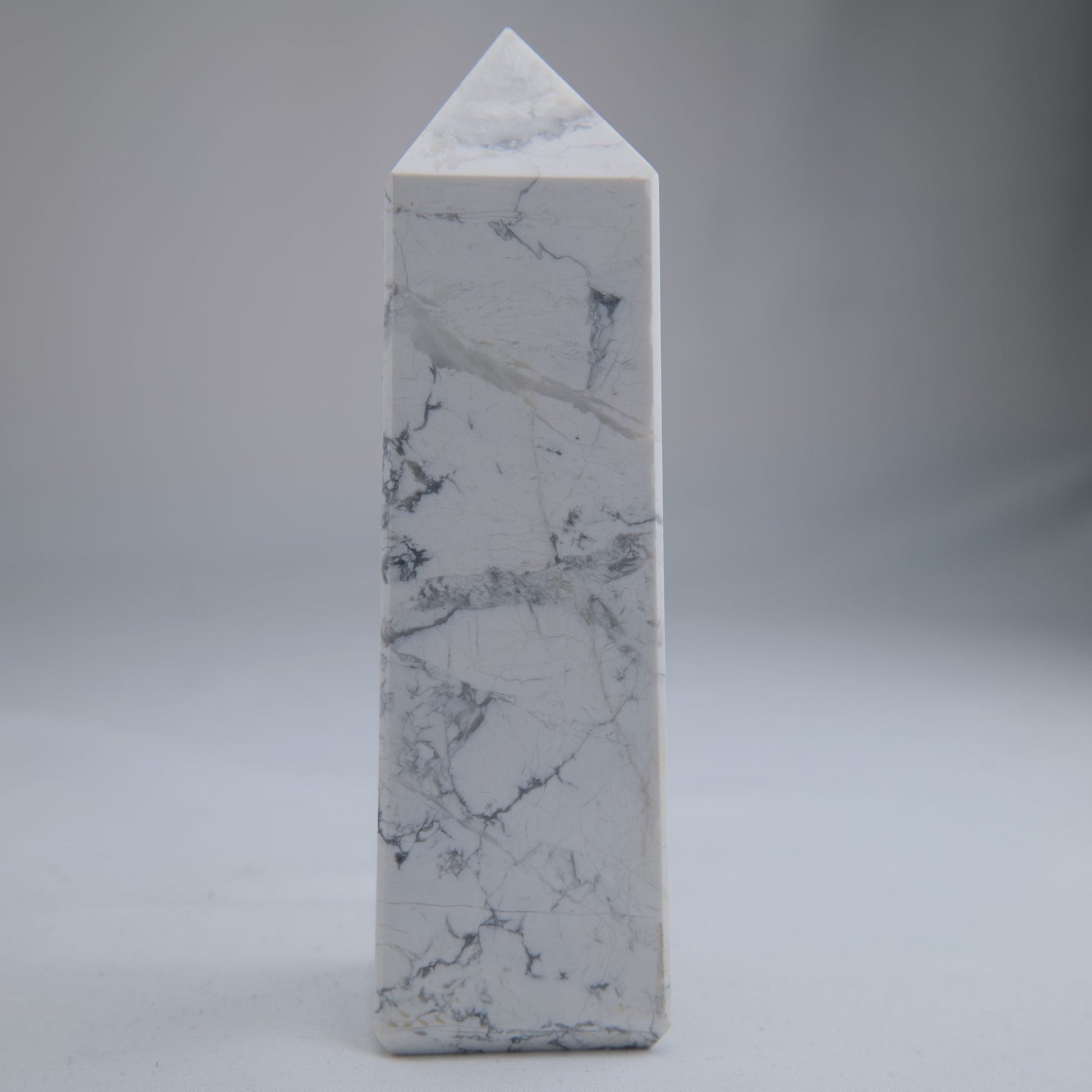Howlite Tower 453g - Luna Panther