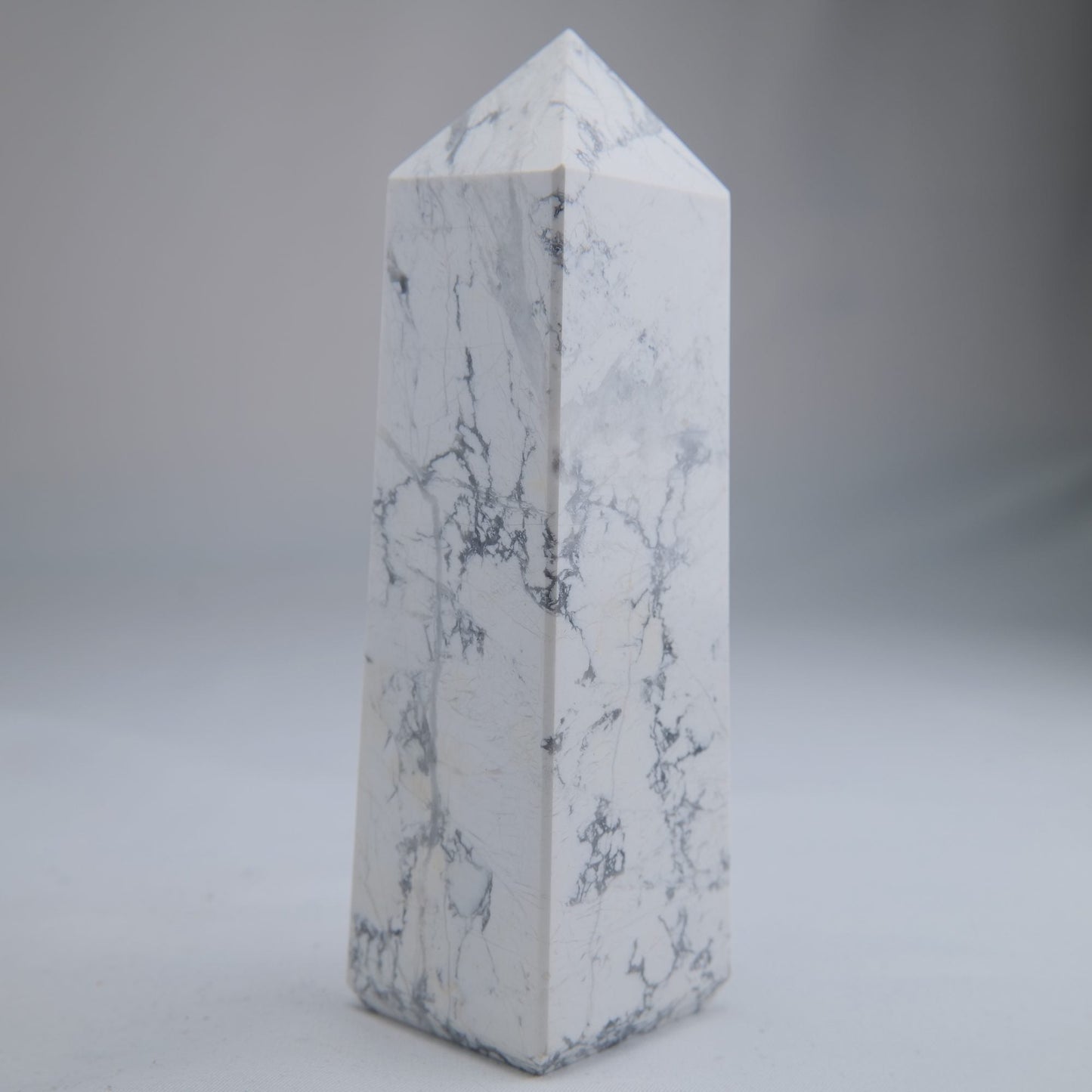 Howlite Tower 453g - Luna Panther