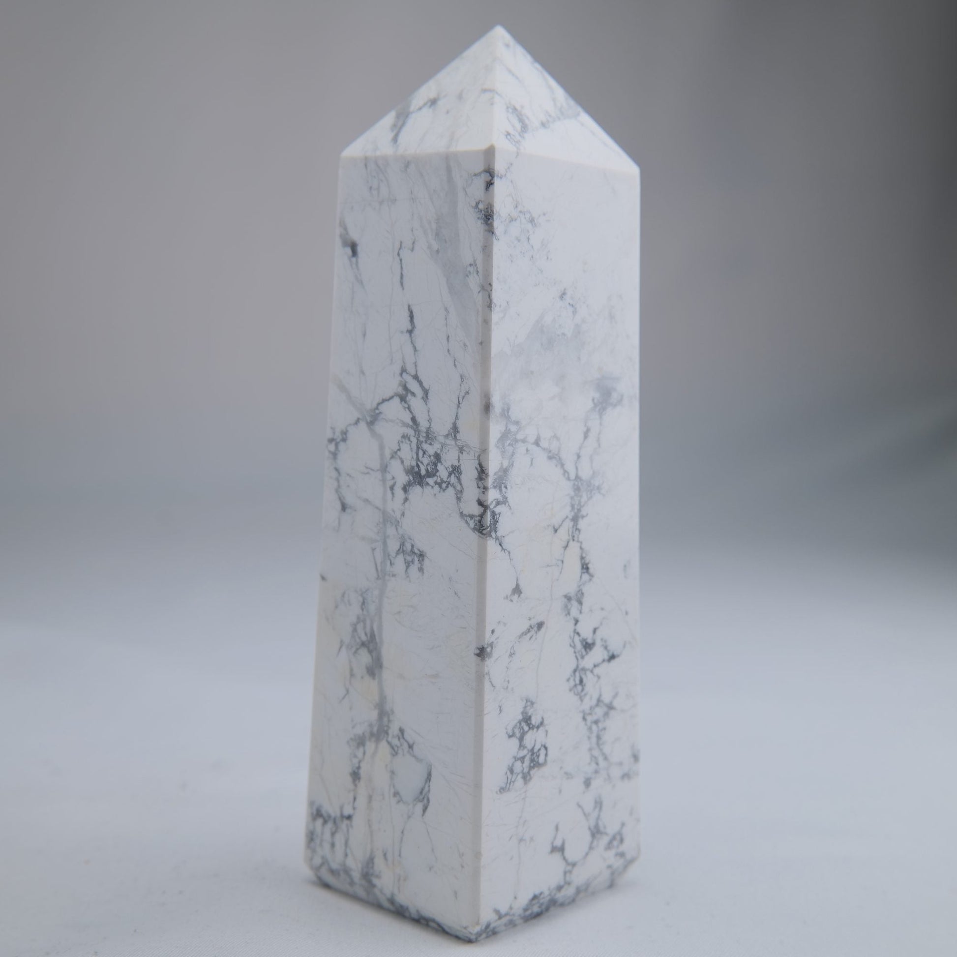 Howlite Tower 453g - Luna Panther