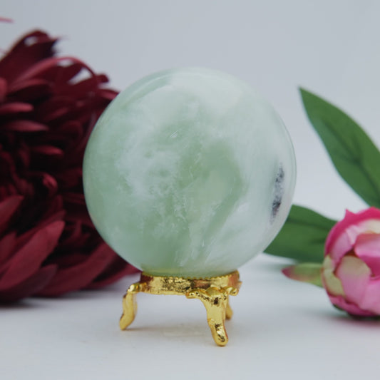 Jade Serpentine Sphere — 418 g (67 mm) - Luna Panther