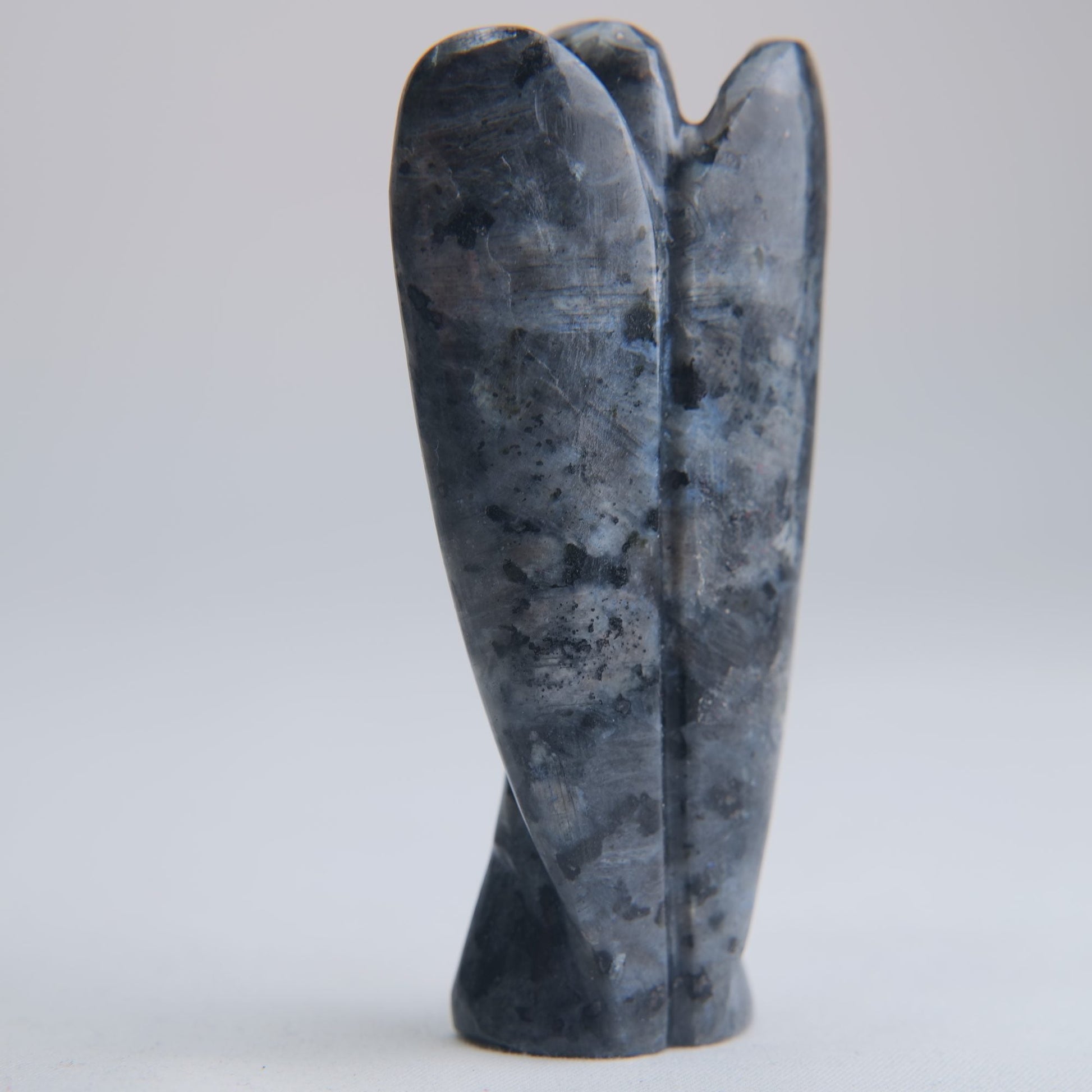 Larvikite Angel Carving 67g 78mm - Luna Panther