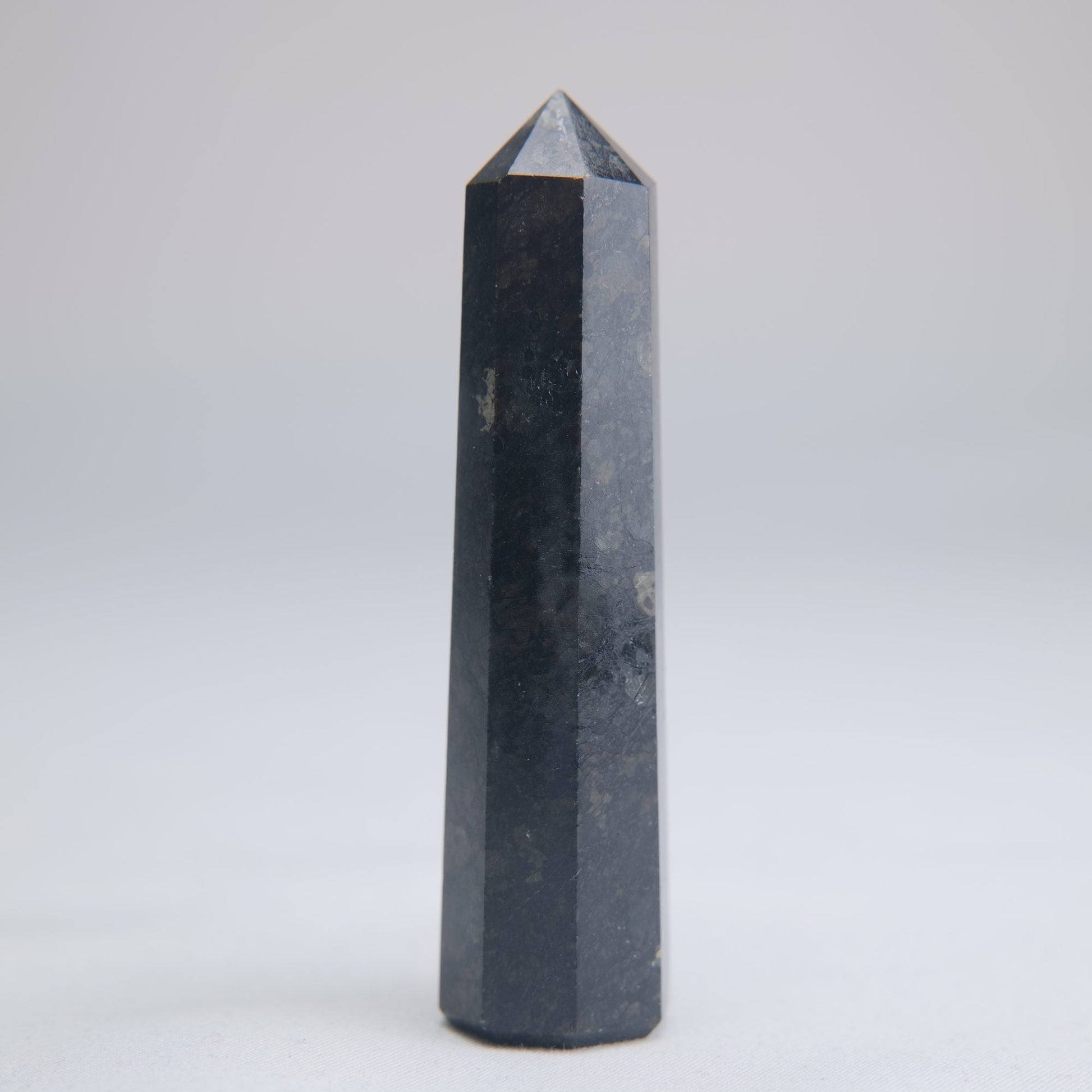 Larvikite Obelisk 15g 80mm - Luna Panther