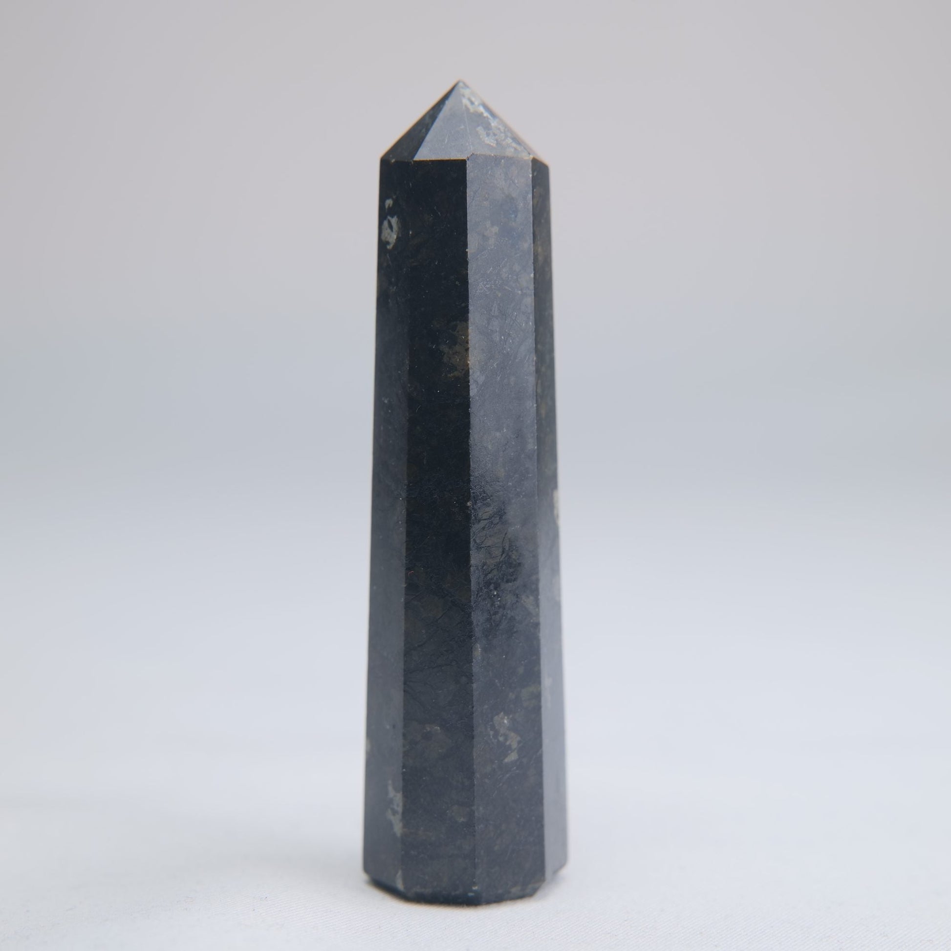 Larvikite Obelisk 15g 80mm - Luna Panther