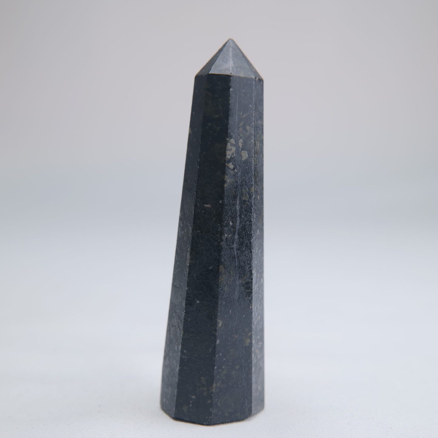 Larvikite Obelisk 62g 80mm - Luna Panther