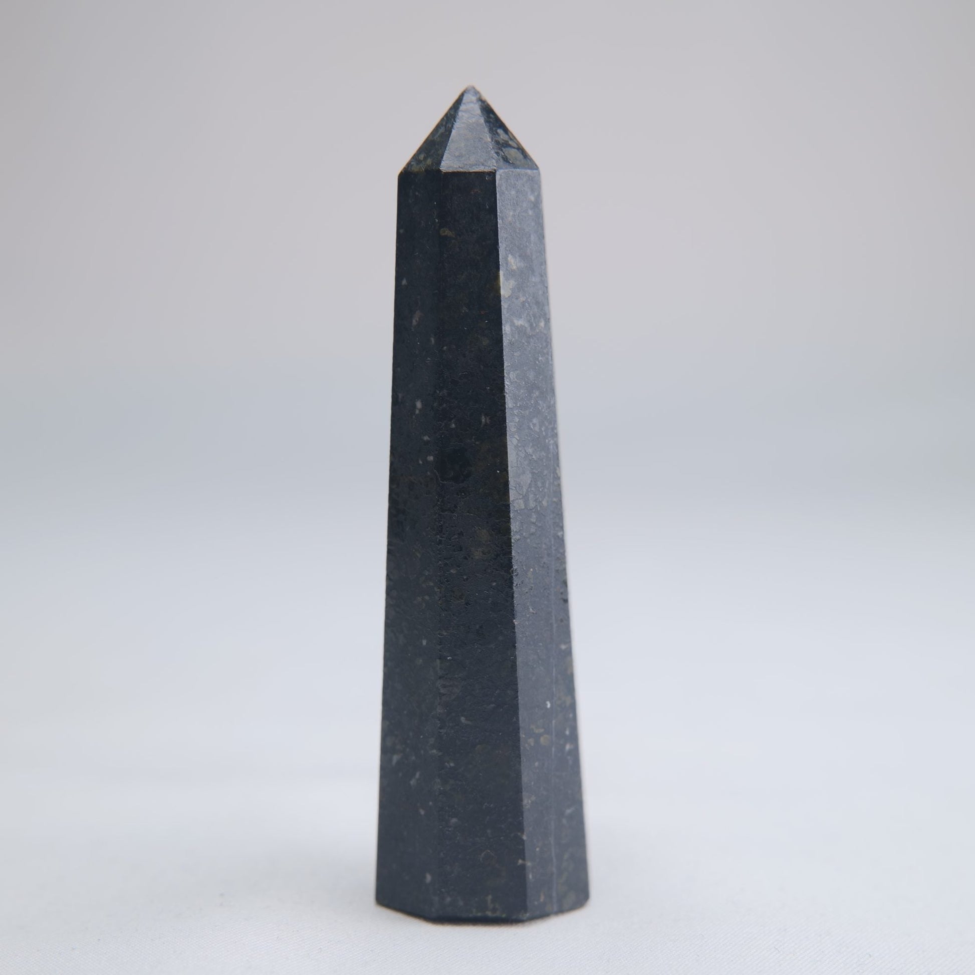 Larvikite Obelisk 62g 80mm - Luna Panther
