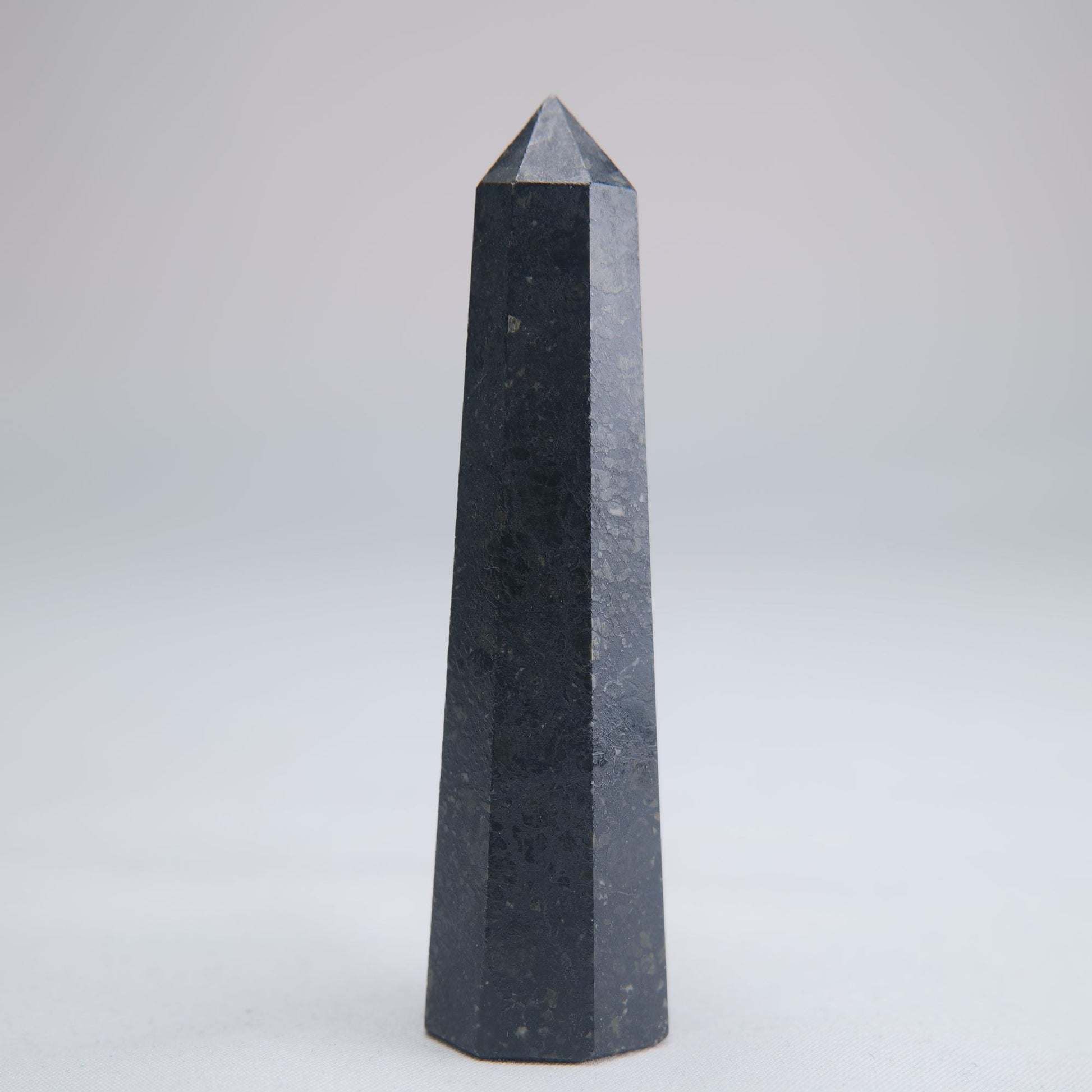 Larvikite Obelisk 62g 80mm - Luna Panther