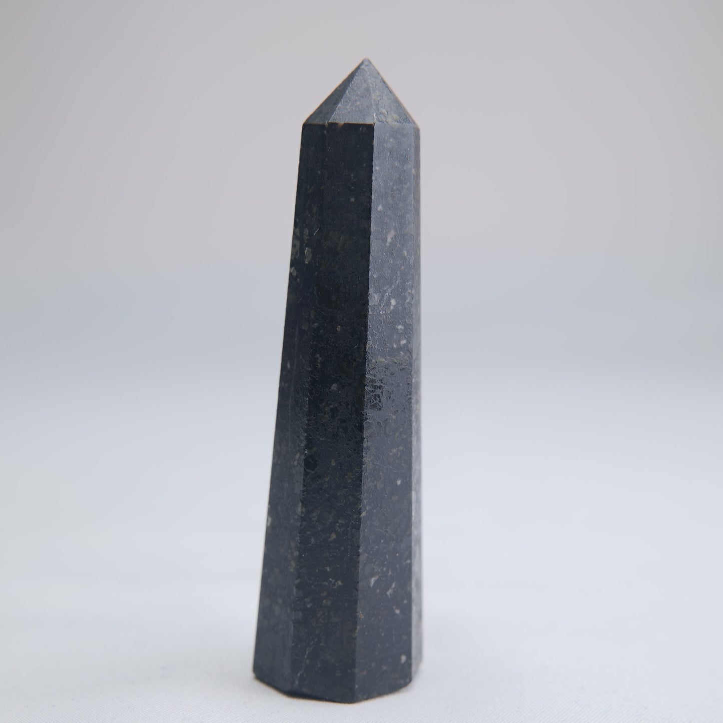 Larvikite Obelisk 62g 80mm - Luna Panther