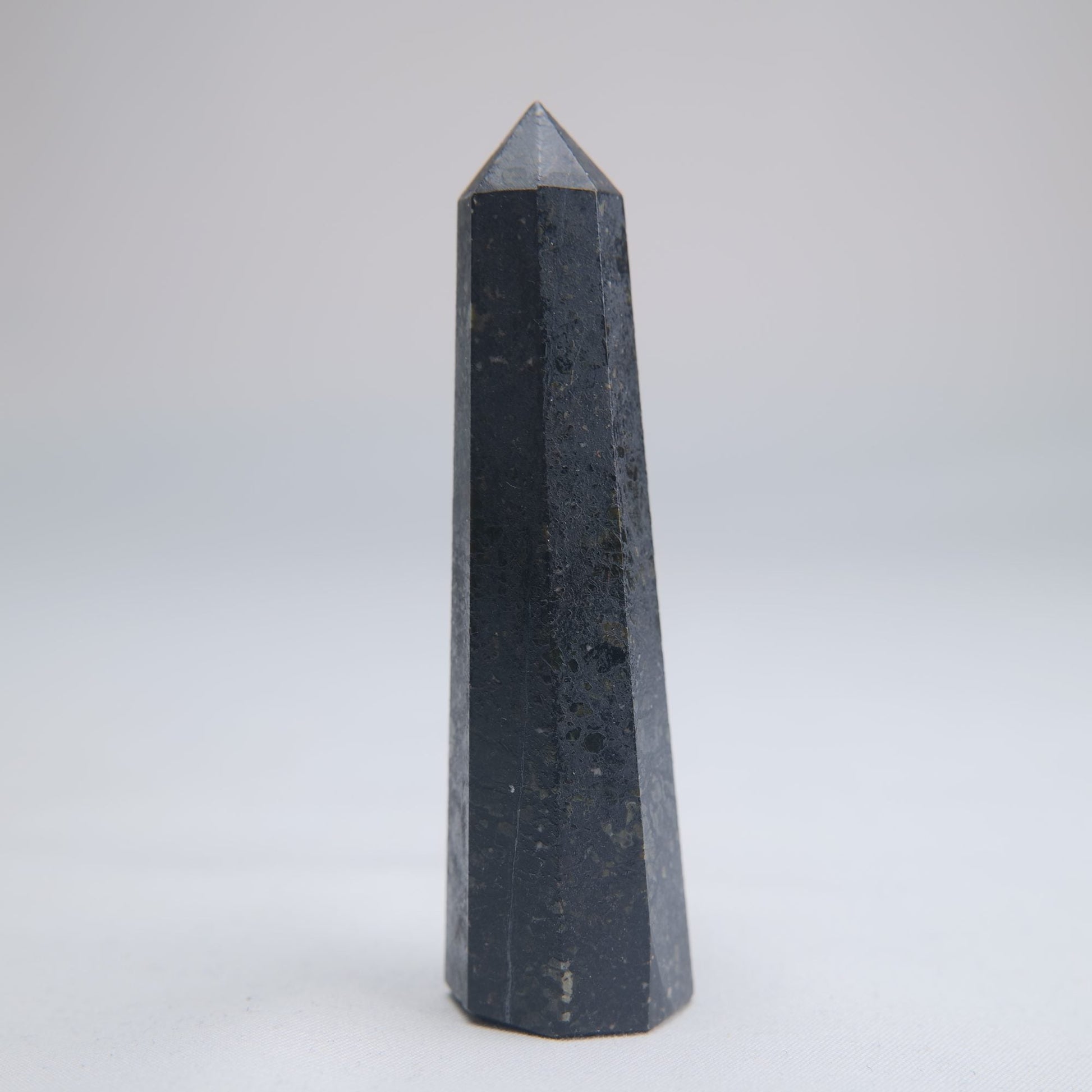 Larvikite Obelisk 62g 80mm - Luna Panther