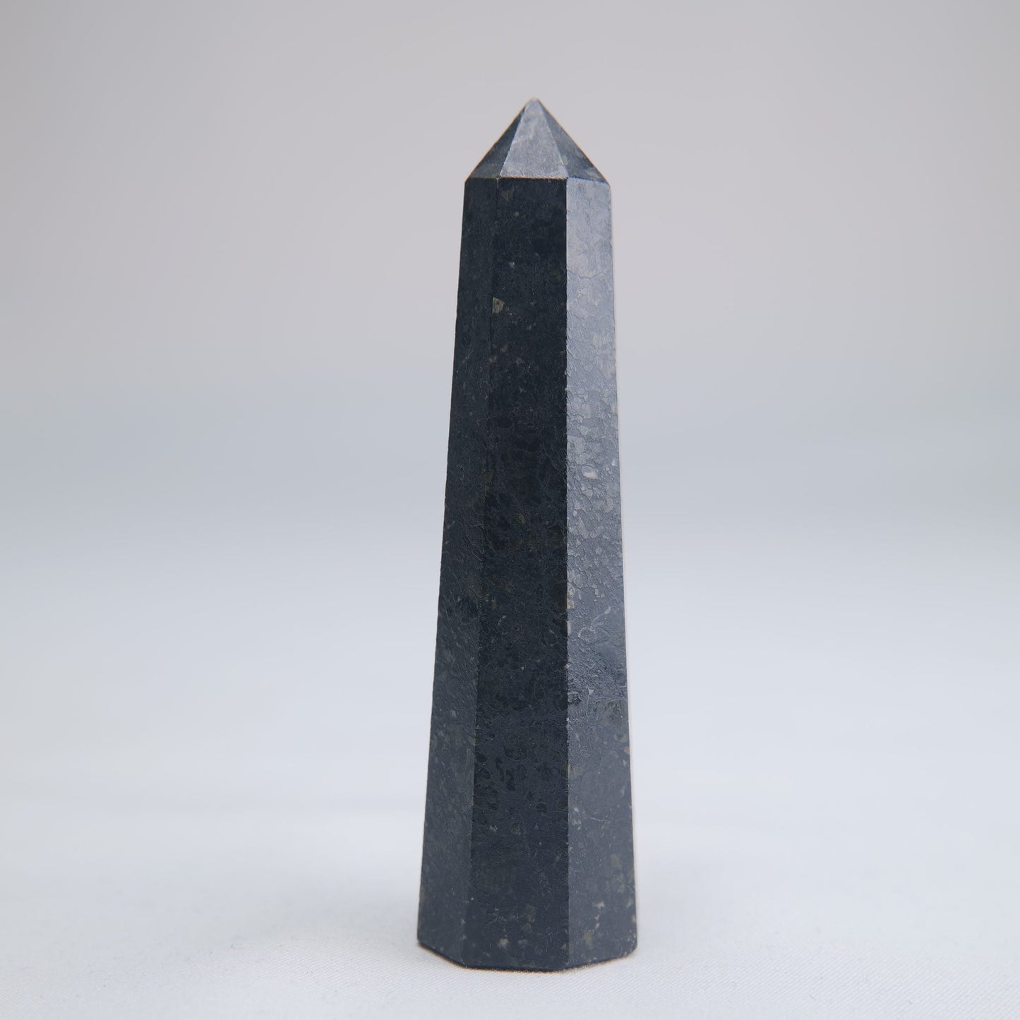 Larvikite Obelisk 62g 80mm - Luna Panther