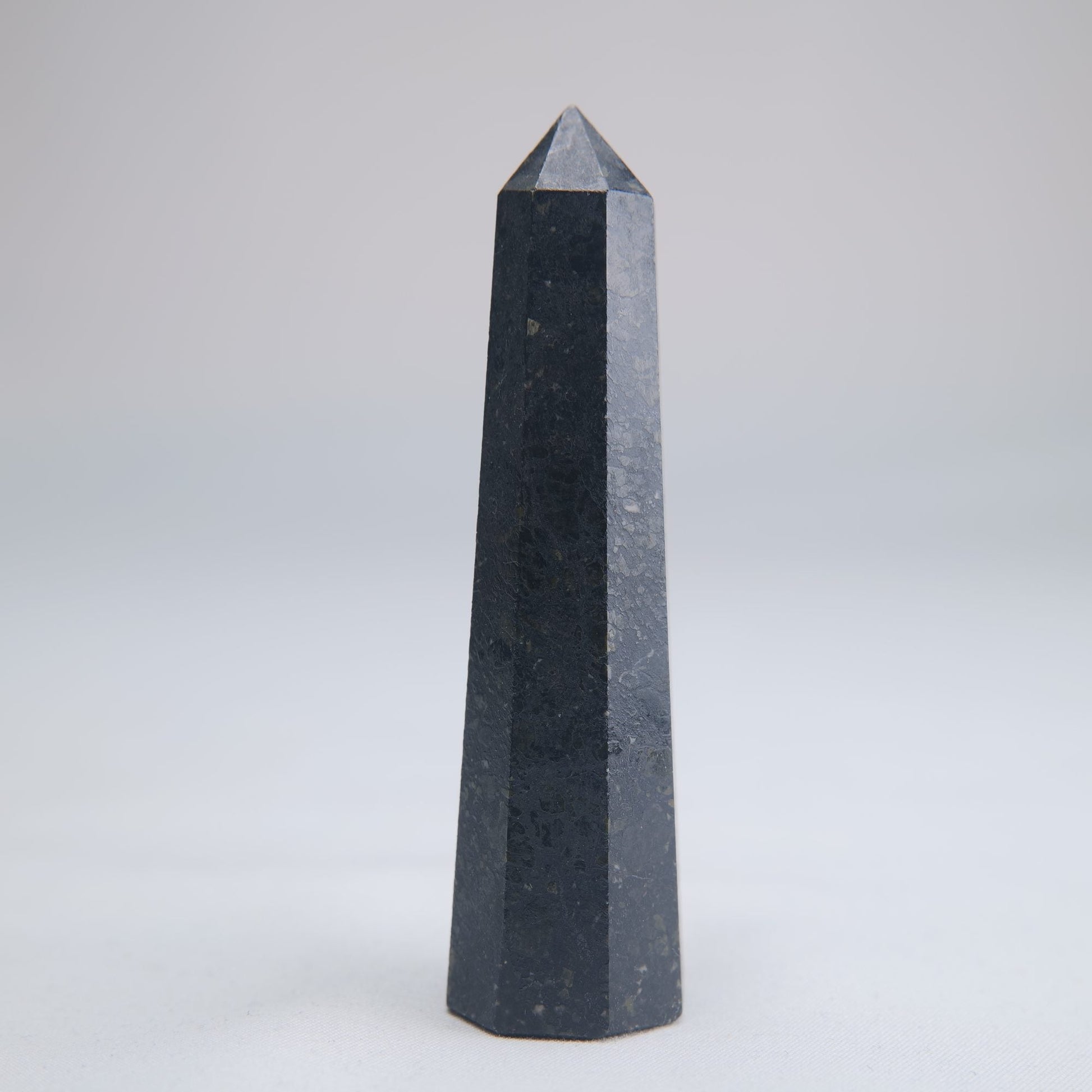 Larvikite Obelisk 62g 80mm - Luna Panther