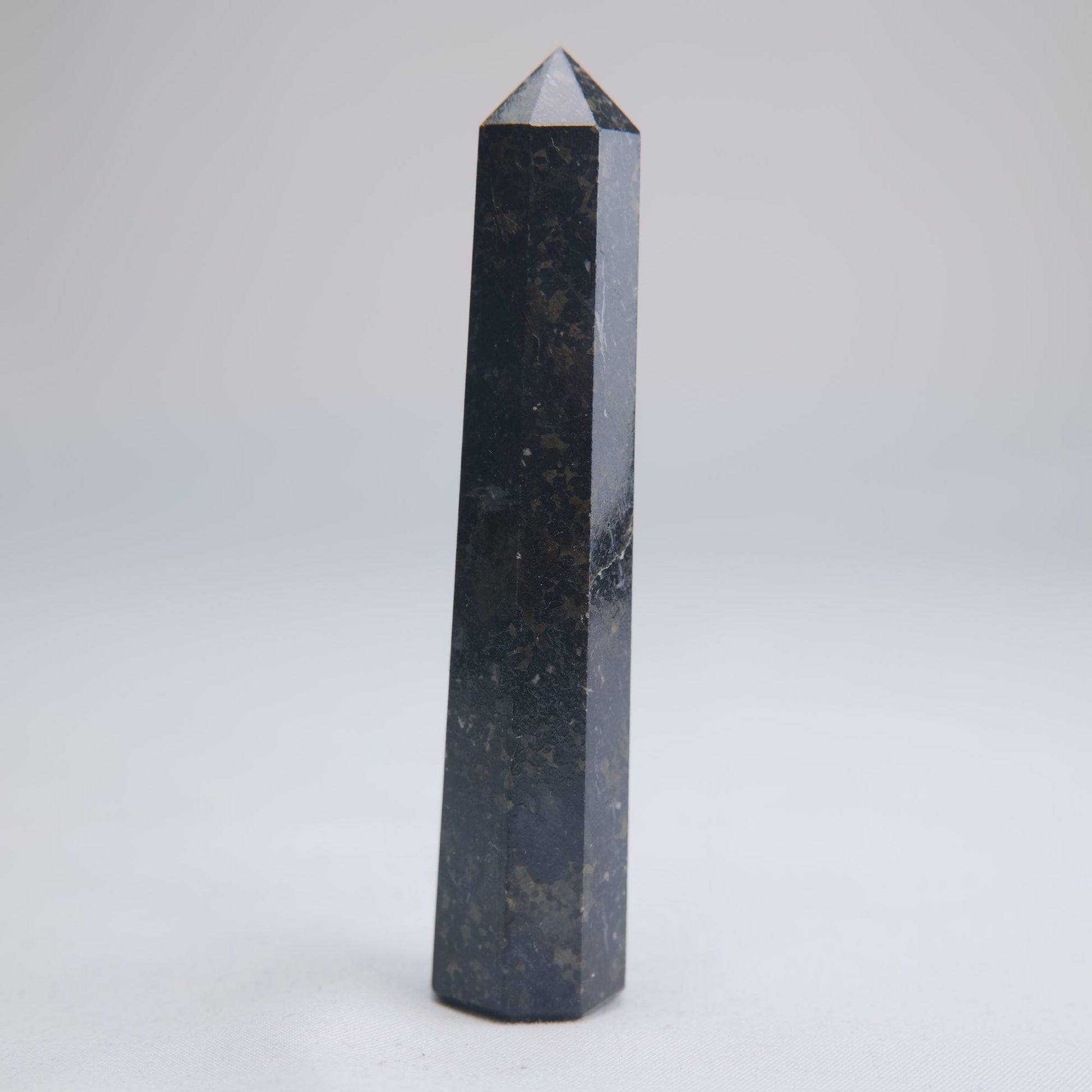 Larvikite Obelisk 62g 90mm - Luna Panther