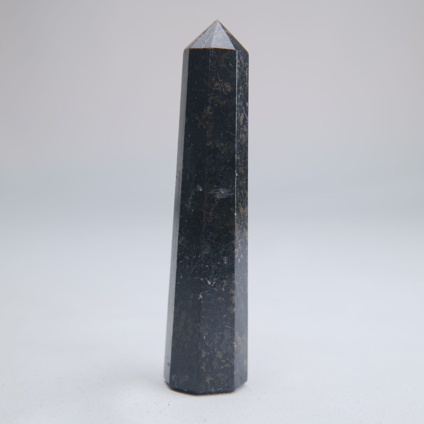 Larvikite Obelisk 62g 90mm - Luna Panther