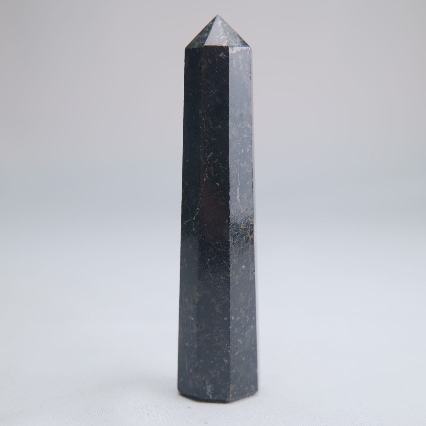 Larvikite Obelisk 62g 90mm - Luna Panther