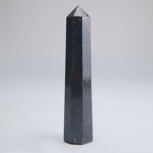 Larvikite Obelisk 62g 90mm - Luna Panther