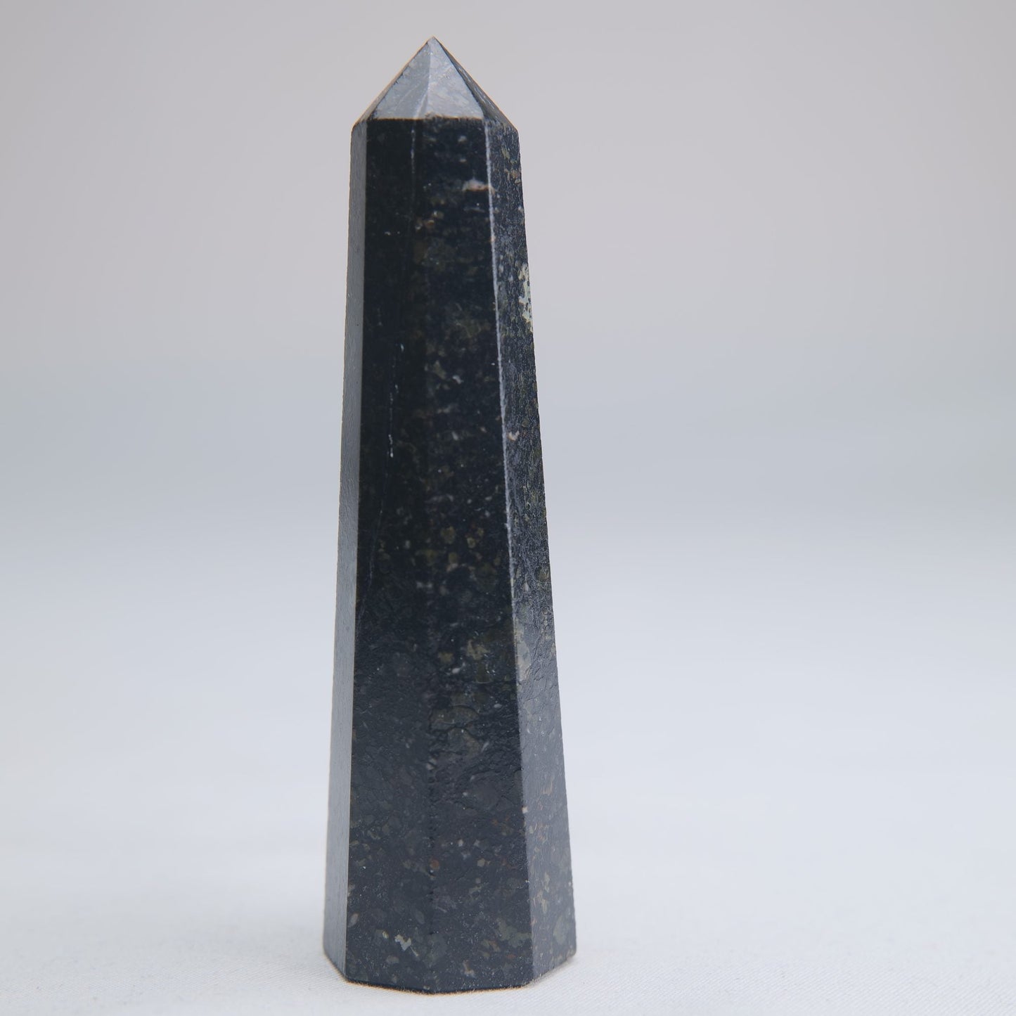 Larvikite Obelisk 63g 82mm - Luna Panther