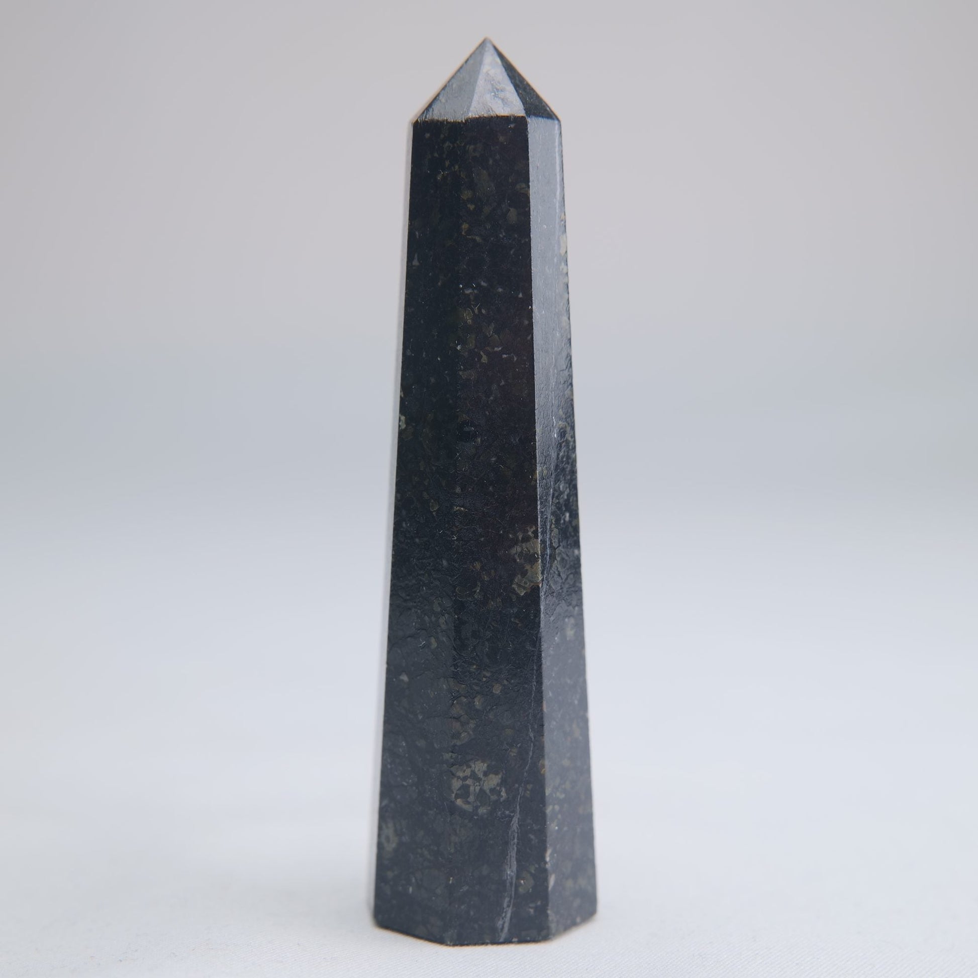 Larvikite Obelisk 63g 82mm - Luna Panther