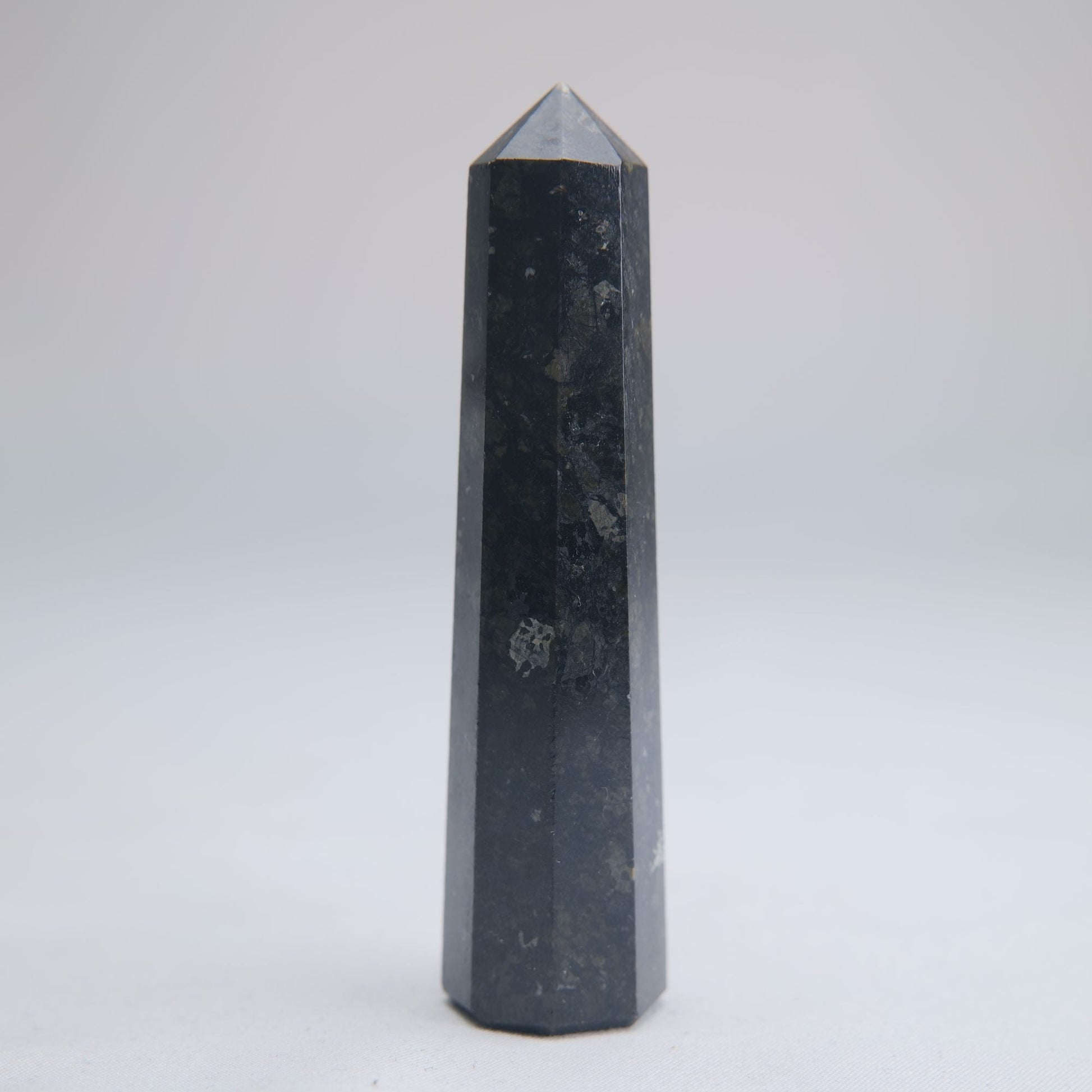 Larvikite Obelisk 67g 85mm - Luna Panther