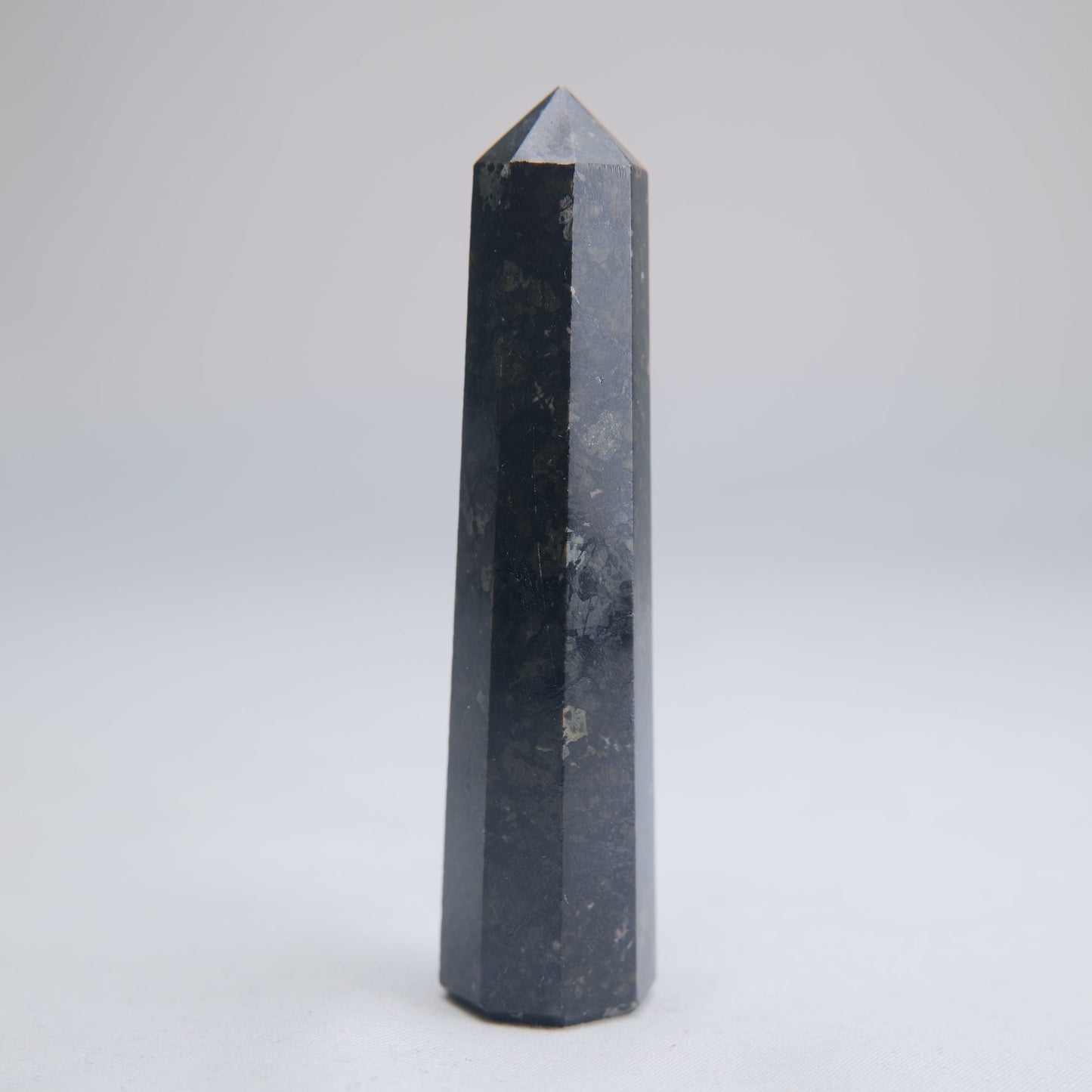 Larvikite Obelisk 67g 85mm - Luna Panther