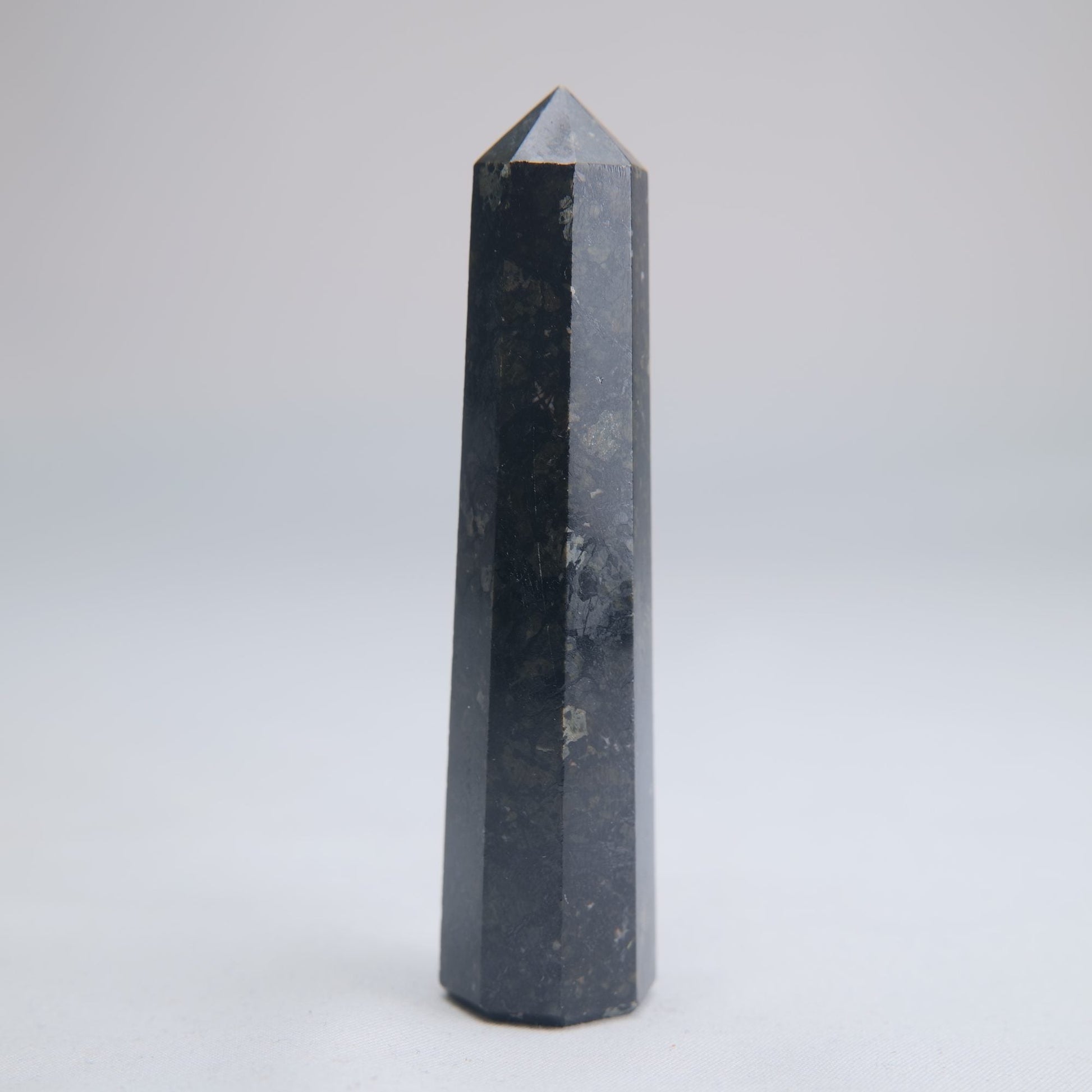 Larvikite Obelisk 67g 85mm - Luna Panther