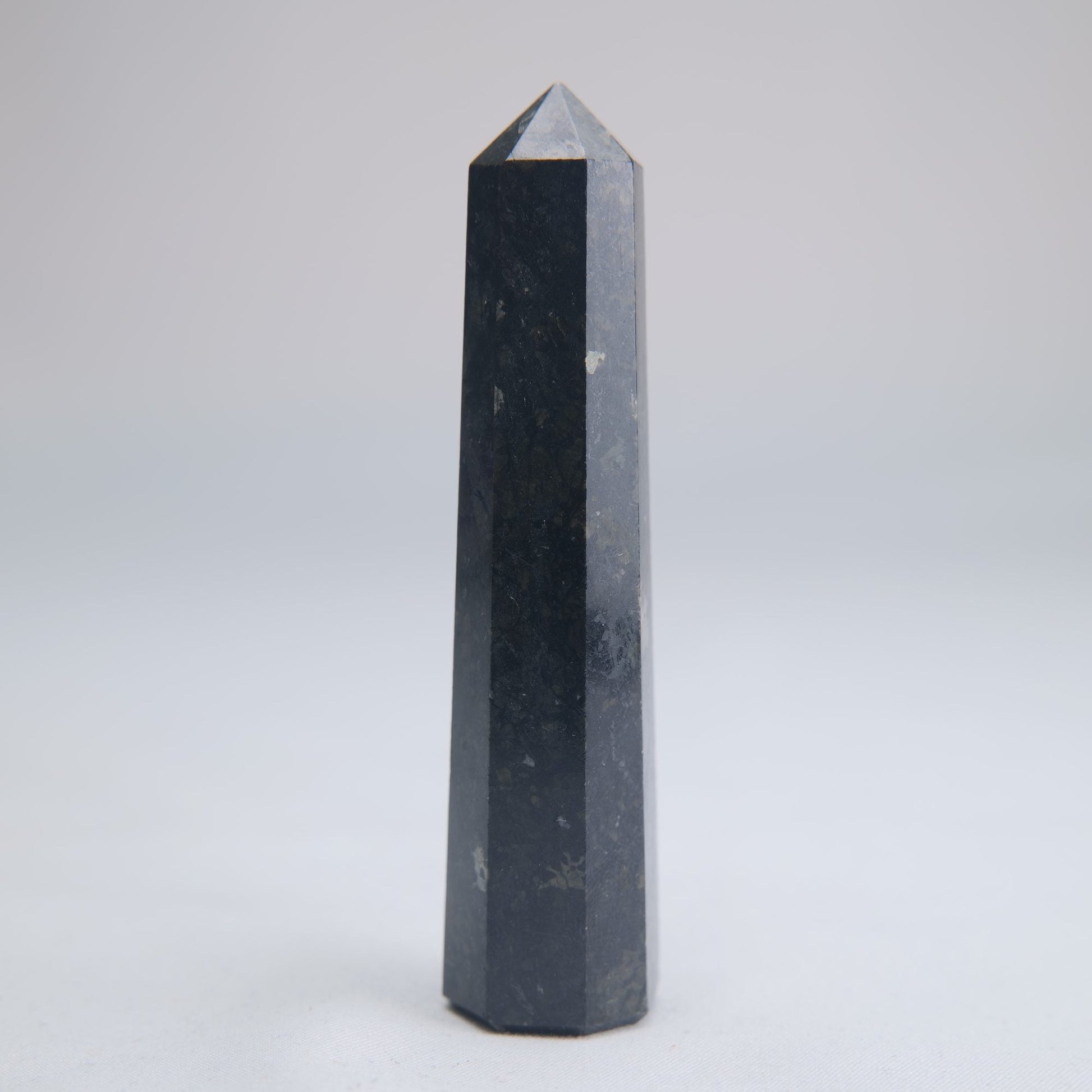 Larvikite Obelisk 67g 85mm - Luna Panther